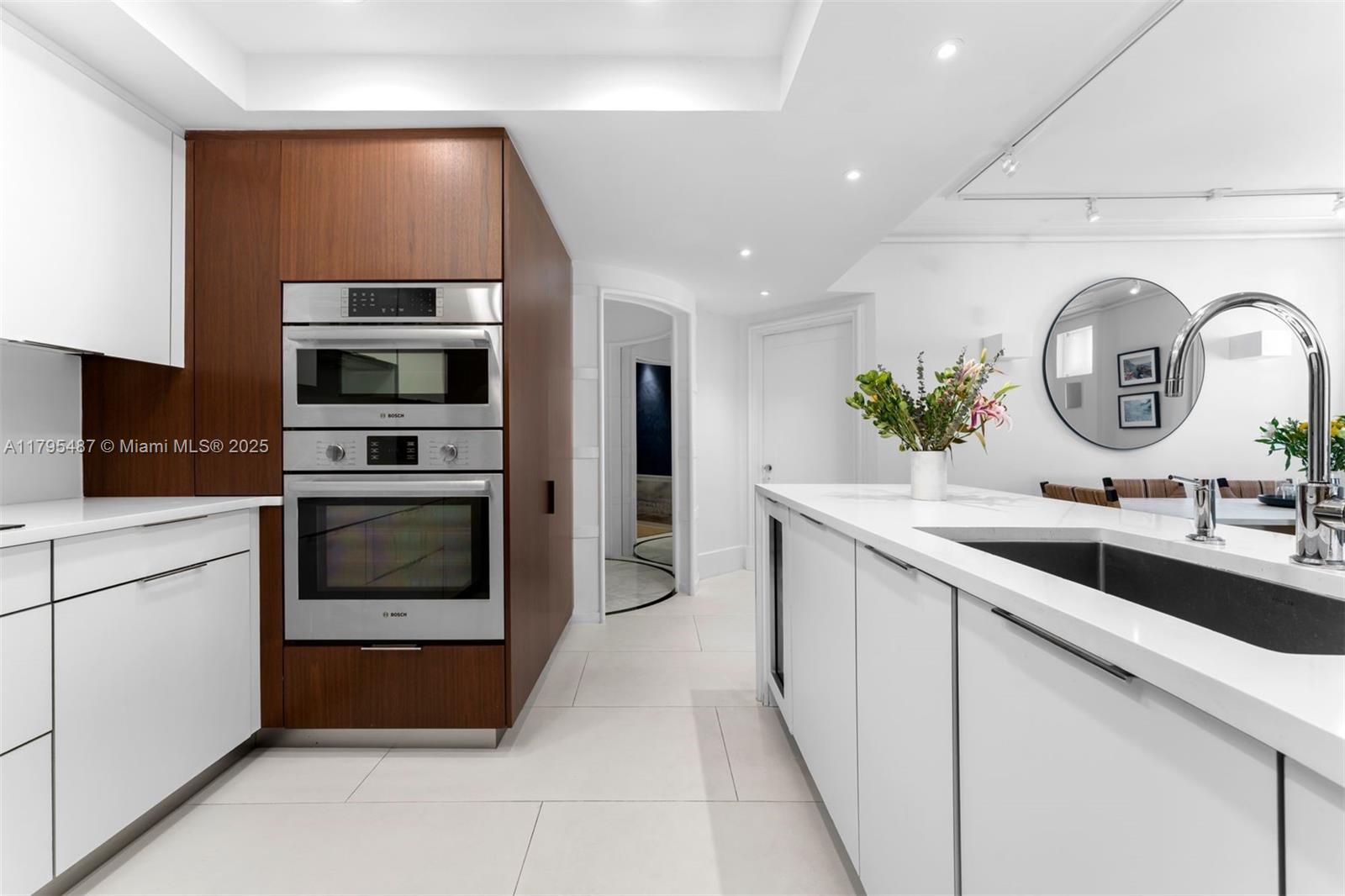 Miami Beach, Florida, 33139, United States, 3 Bedrooms Bedrooms, ,3 BathroomsBathrooms,Residential,For Sale,1794806