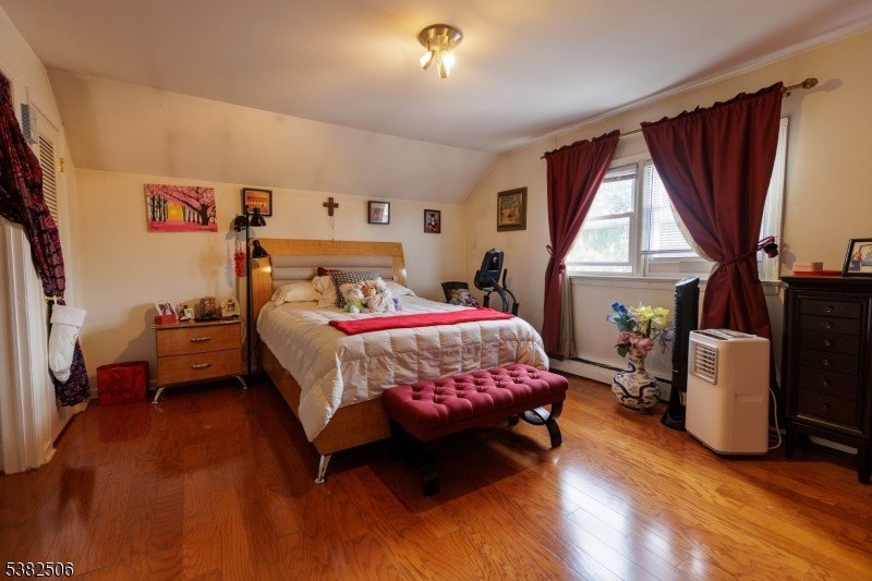 Linden City, New Jersey, 07036-3639, United States, 3 Bedrooms Bedrooms, ,3 BathroomsBathrooms,Residential,For Sale,1973750