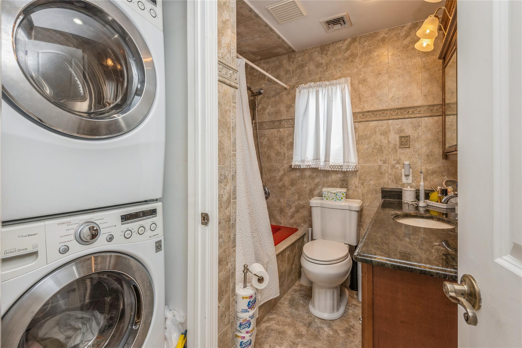 Bayville, New York, 11709, United States, 7 Bedrooms Bedrooms, ,4 BathroomsBathrooms,Residential,For Sale,1908304