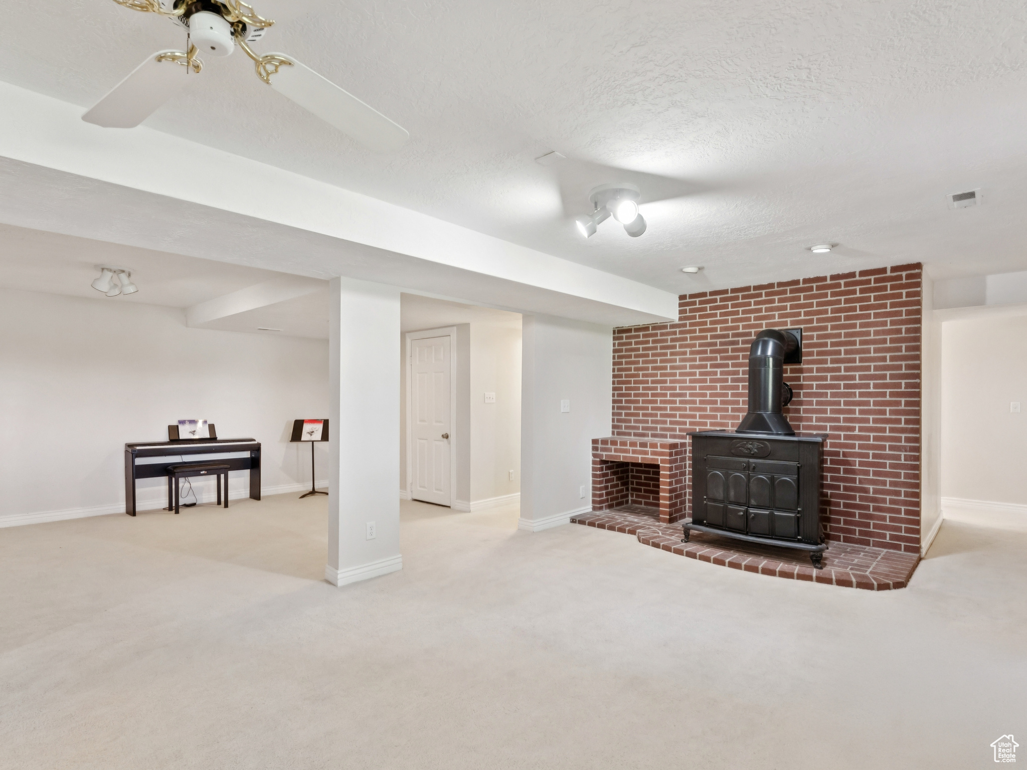 Draper, Utah, 84020, United States, 6 Bedrooms Bedrooms, ,4 BathroomsBathrooms,Residential,For Sale,1848551