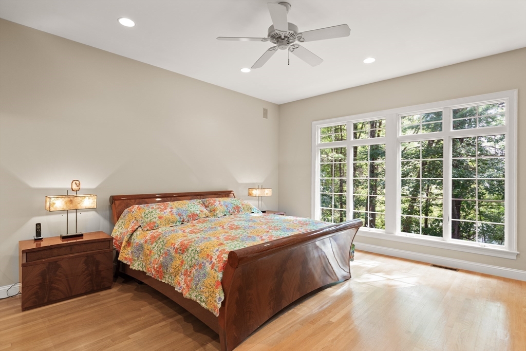 Topsfield, Massachusetts, 01983, United States, 4 Bedrooms Bedrooms, ,4 BathroomsBathrooms,Residential,For Sale,1901084