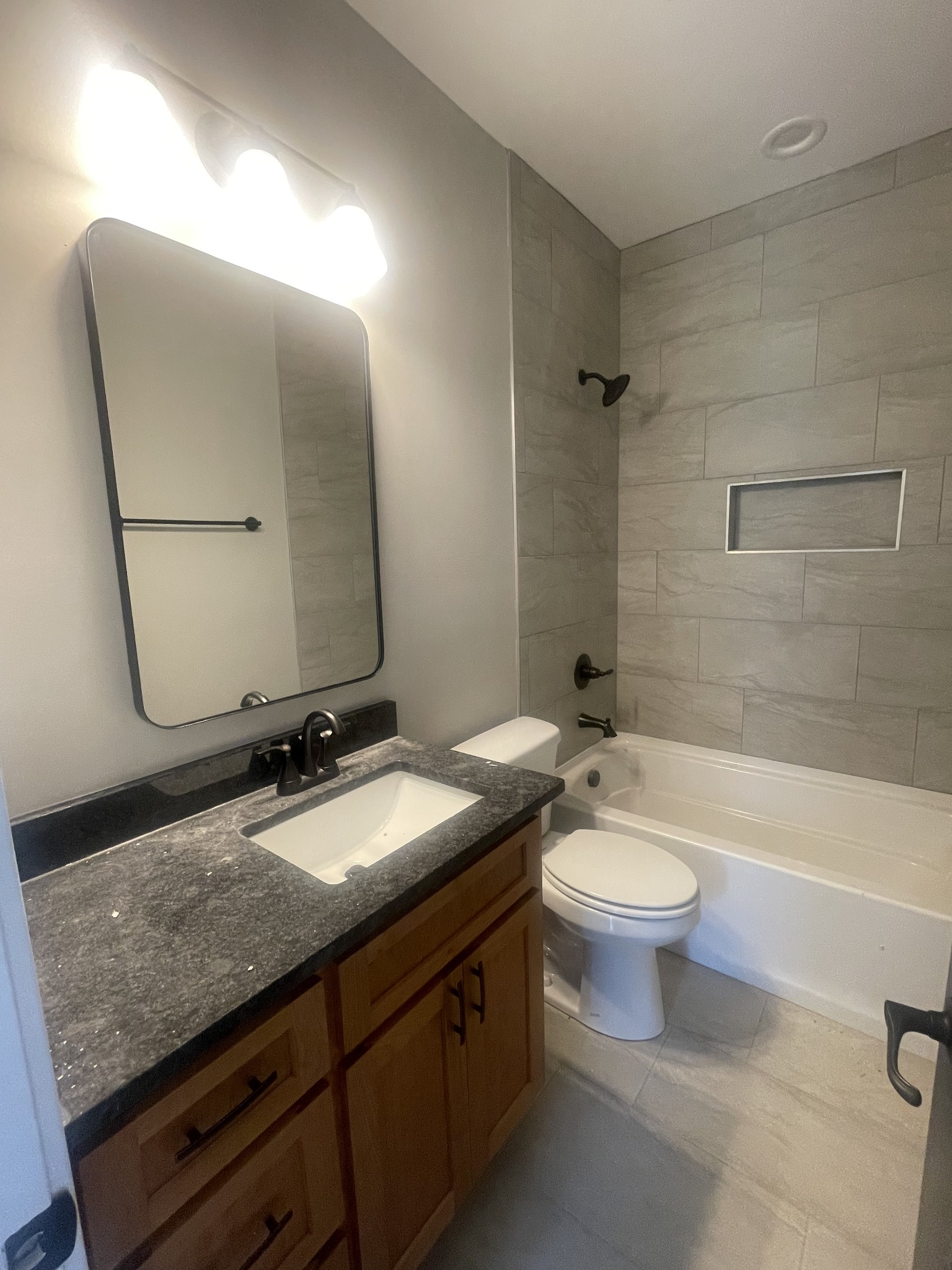 Winchester, Tennessee, 37398, United States, 3 Bedrooms Bedrooms, ,4 BathroomsBathrooms,Residential,For Sale,1928177