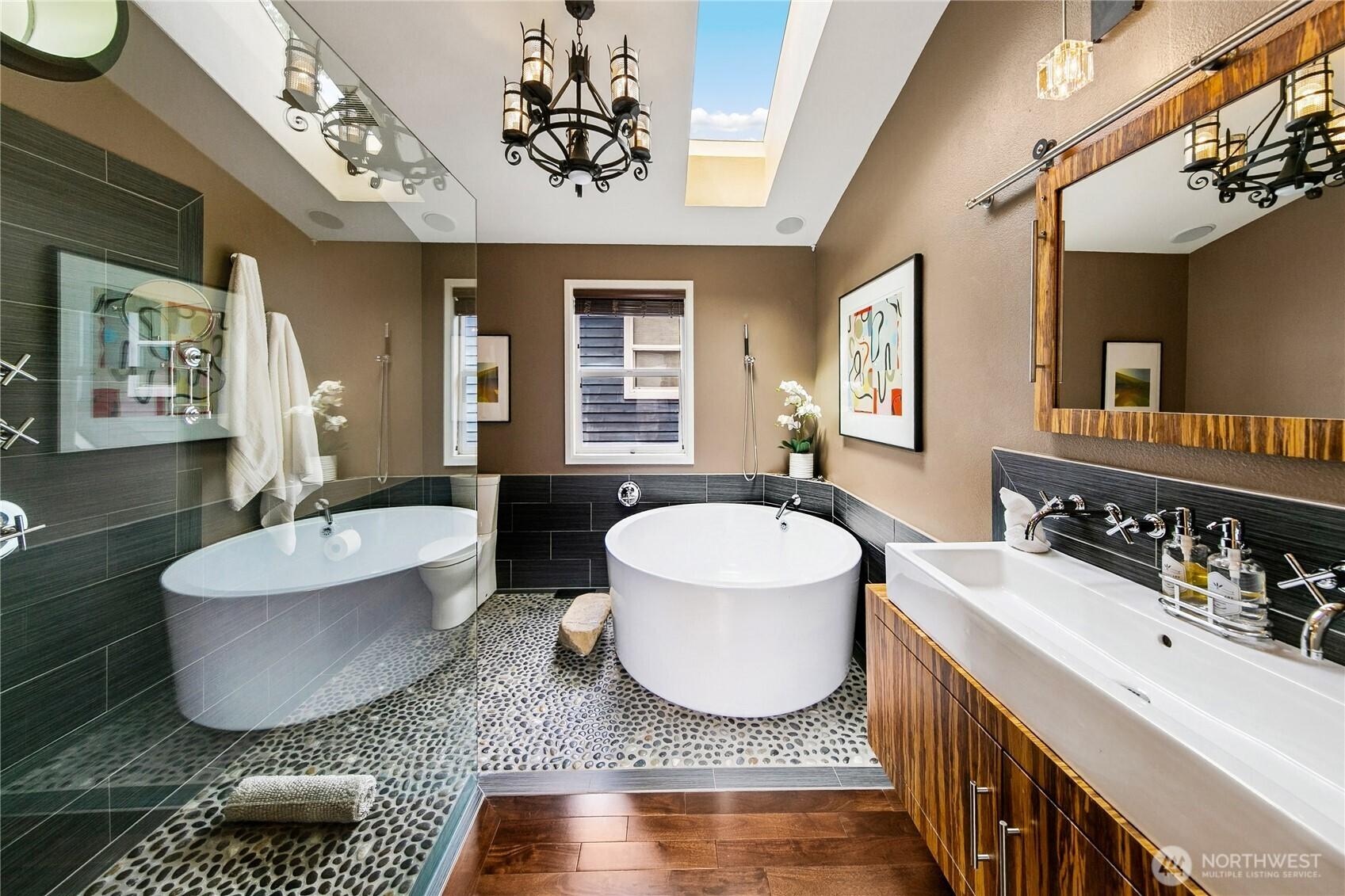 SEATTLE, Washington, 98112, United States, 3 Bedrooms Bedrooms, ,3 BathroomsBathrooms,Residential,For Sale,1875763