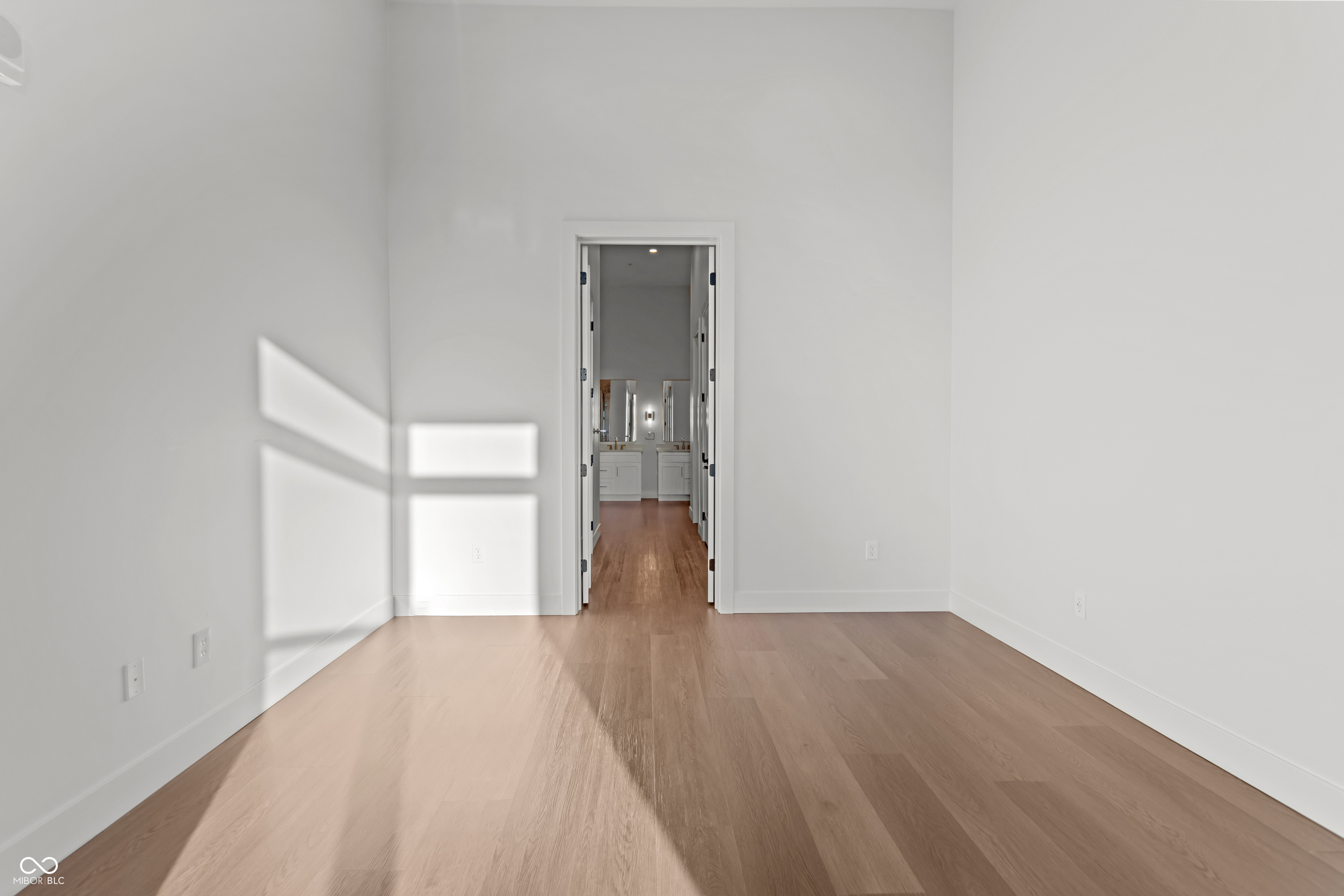 Carmel, Indiana, 46032, United States, 2 Bedrooms Bedrooms, ,3 BathroomsBathrooms,Residential,For Sale,1975043