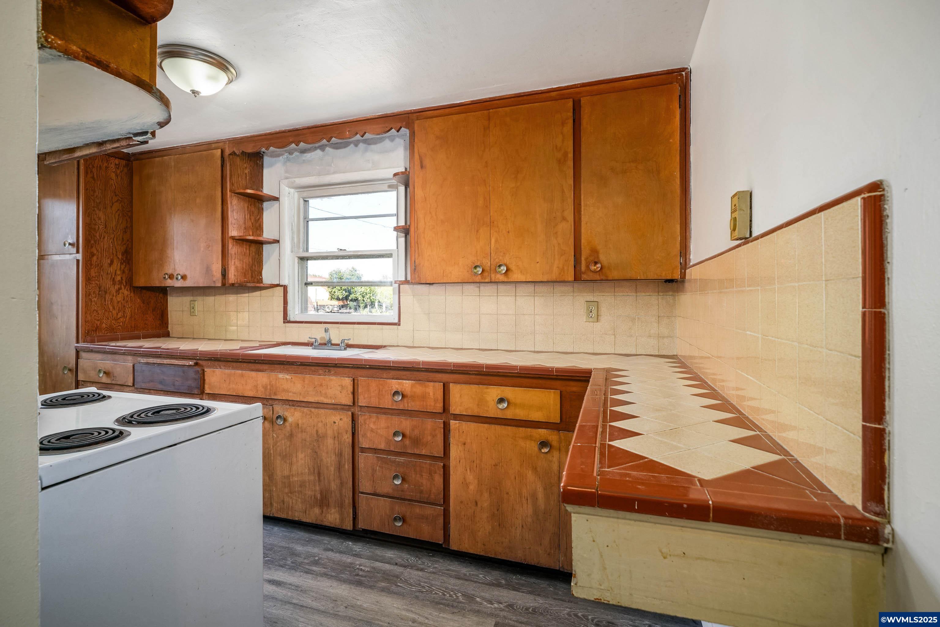 Salem, Oregon, 97301, United States, 5 Bedrooms Bedrooms, ,Residential,For Sale,1965590