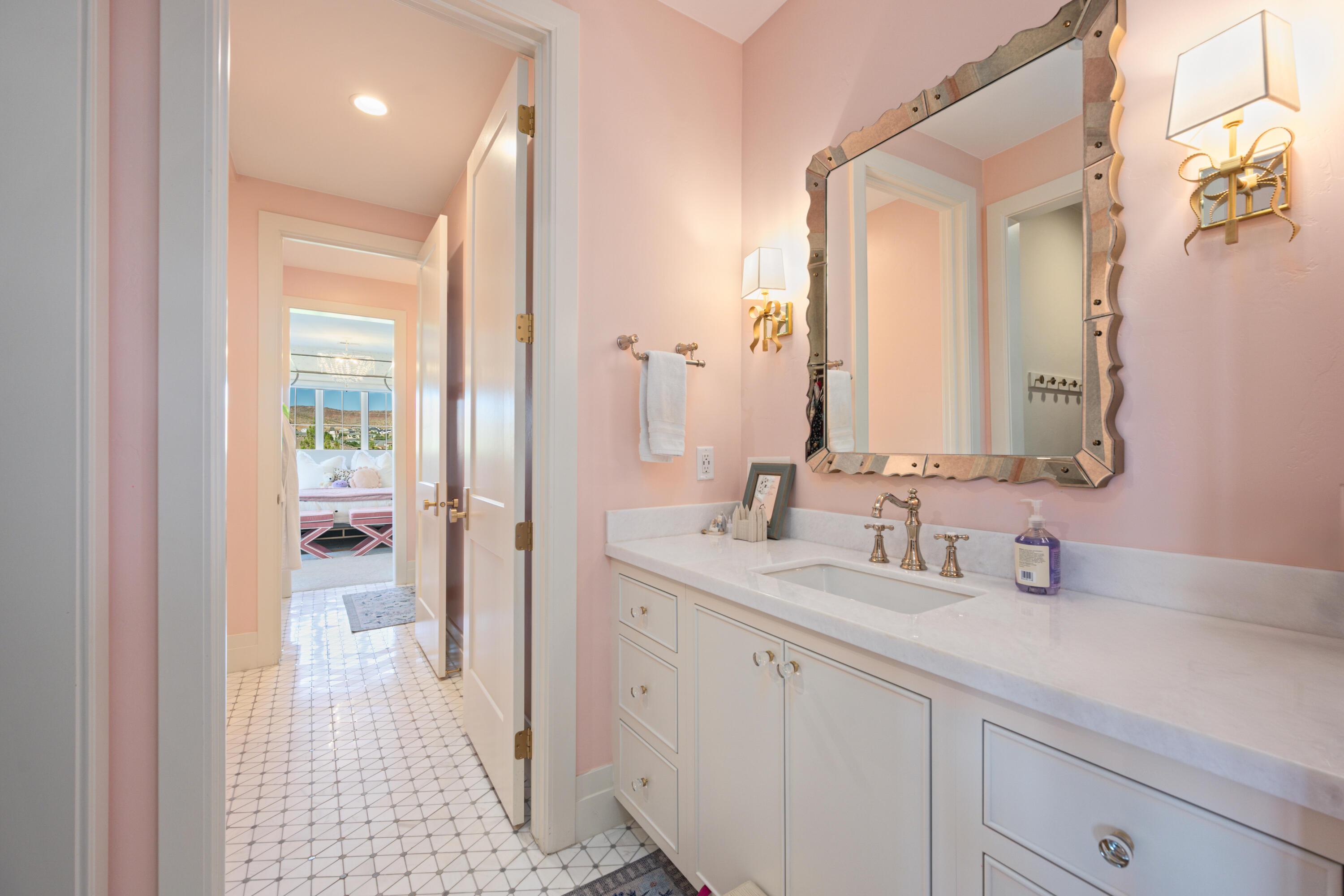 Washington, Utah, 84780, United States, 5 Bedrooms Bedrooms, ,6 BathroomsBathrooms,Residential,For Sale,1981729