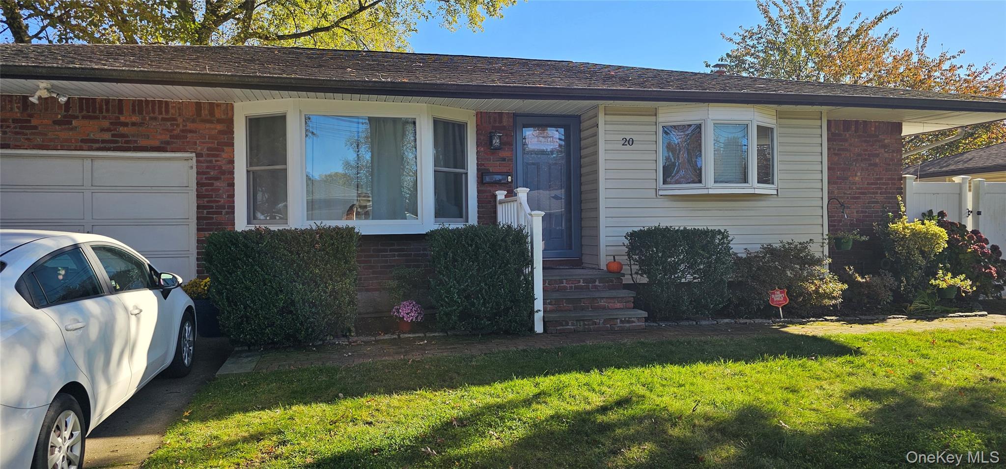 Commack, New York, 11725, United States, 3 Bedrooms Bedrooms, ,2 BathroomsBathrooms,Residential,For Sale,1988061