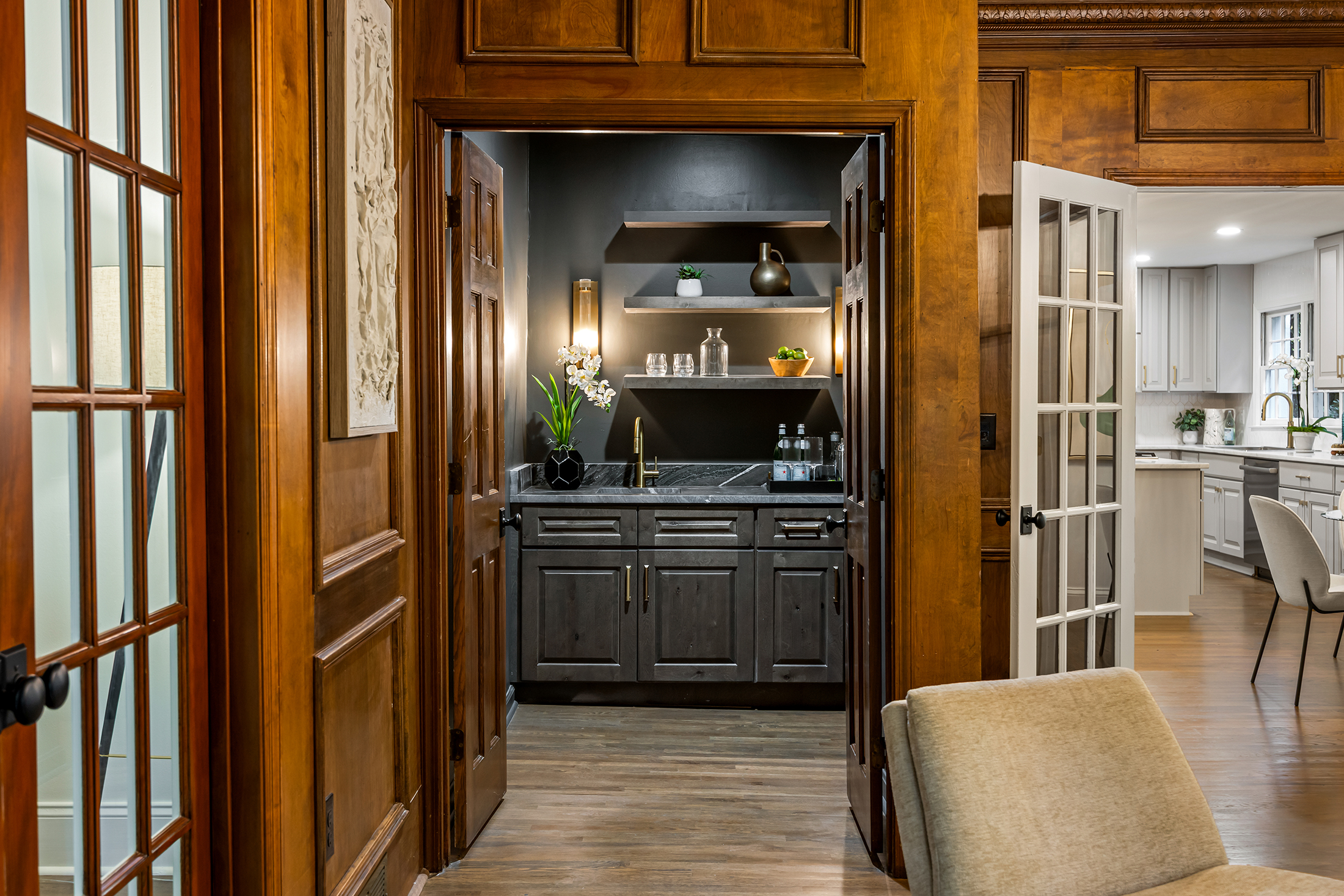  Timeless Architecture, Refined Interiors, and Modern Comfort in Sandy Springs - 物件實景