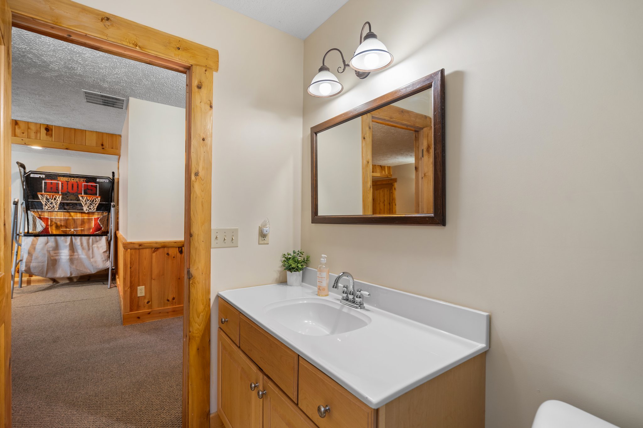 Bellaire, Michigan, 49615, United States, 5 Bedrooms Bedrooms, ,4 BathroomsBathrooms,Residential,For Sale,1826987