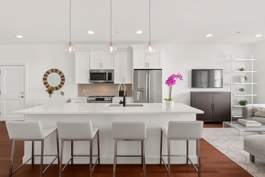 Boston, Massachusetts, 02127, United States, 2 Bedrooms Bedrooms, ,2 BathroomsBathrooms,Residential,For Sale,1987750