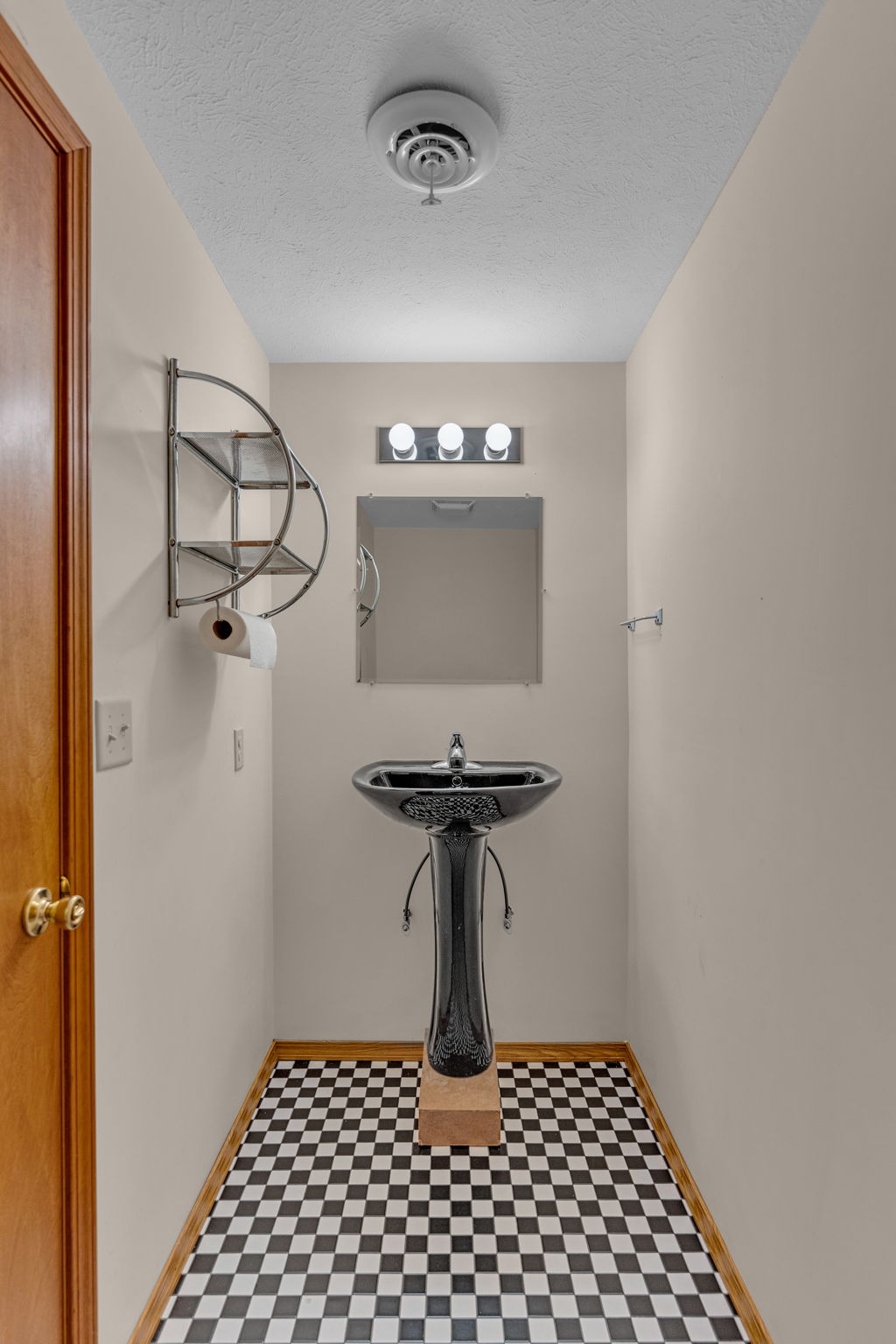 Topeka, Kansas, 66615, United States, 4 Bedrooms Bedrooms, ,8 BathroomsBathrooms,Residential,For Sale,1848877