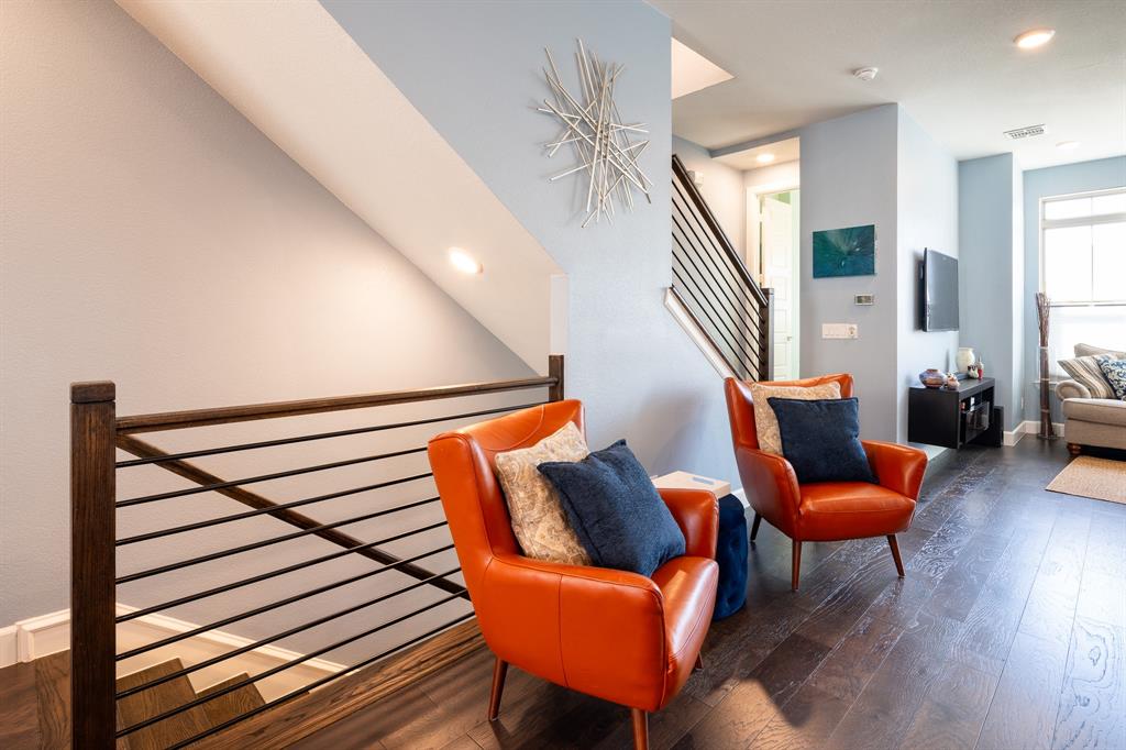 Dallas, Texas, 75212, United States, 3 Bedrooms Bedrooms, ,4 BathroomsBathrooms,Residential,For Sale,1966564