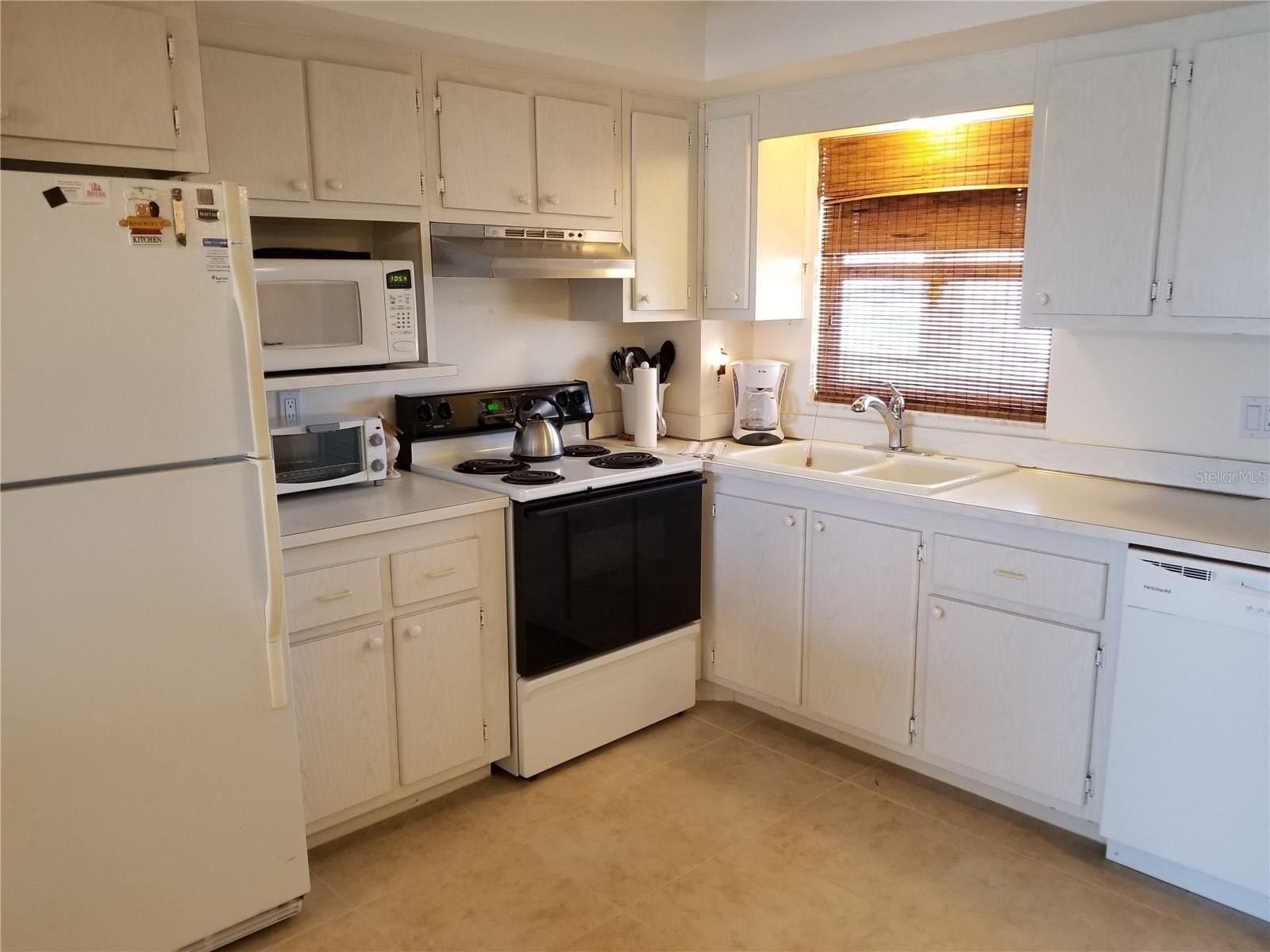 CLEARWATER BEACH, Florida, 33767, United States, 2 Bedrooms Bedrooms, ,2 BathroomsBathrooms,Residential,For Sale,1982675