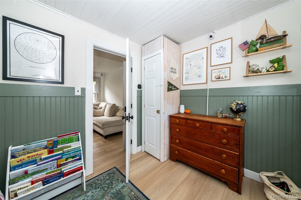 Bronx, New York, 10464, United States, 2 Bedrooms Bedrooms, ,1 BathroomBathrooms,Residential,For Sale,1975027