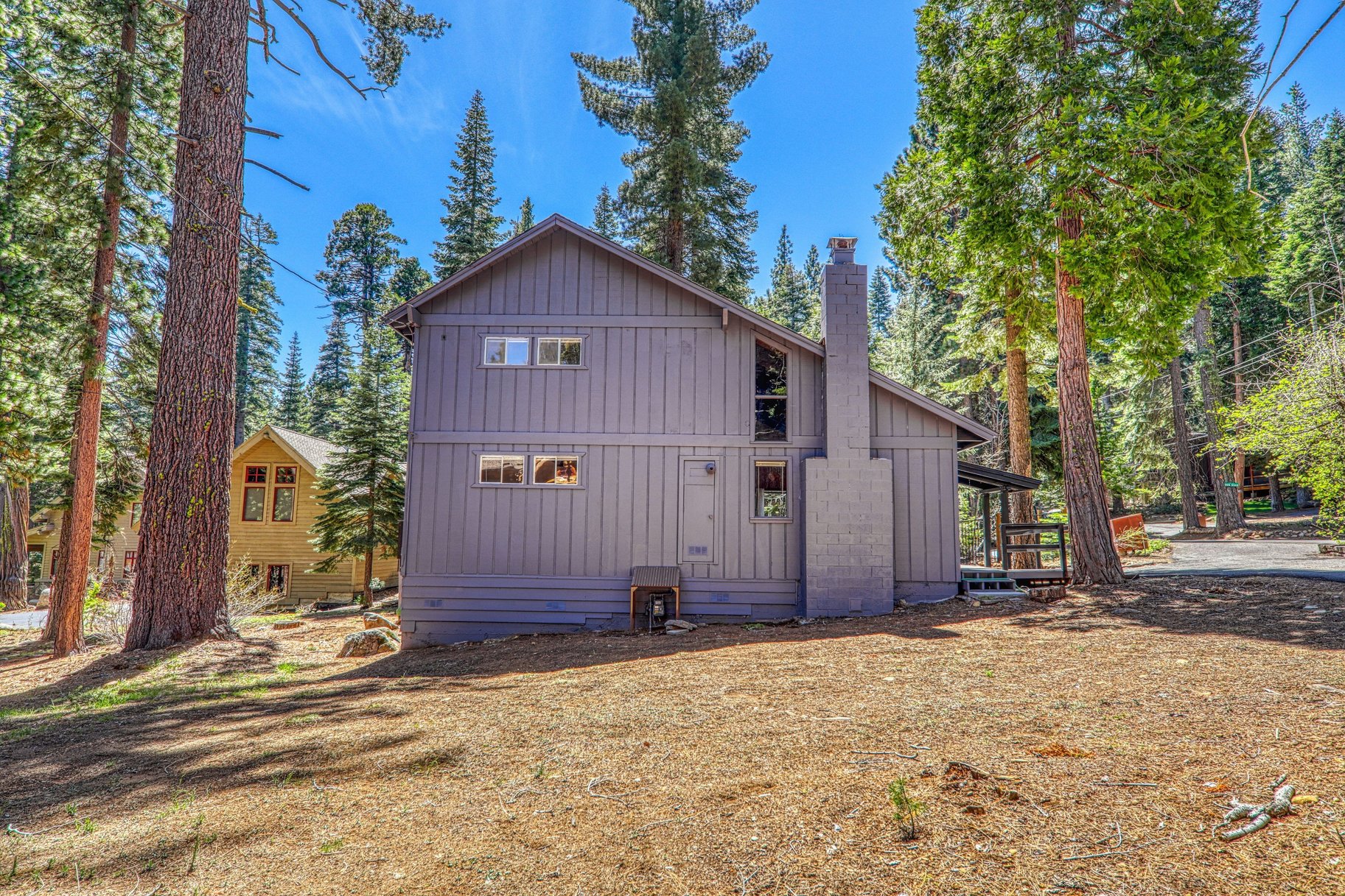  Tucked into a Prime Tahoe City setting - 物件實景