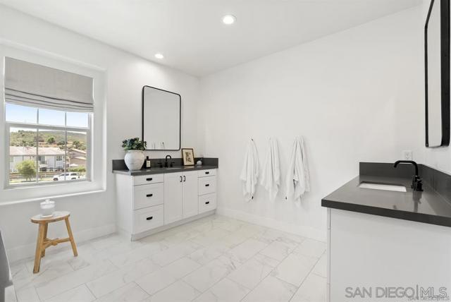 Escondido, California, 92029, United States, 5 Bedrooms Bedrooms, ,5 BathroomsBathrooms,Residential,For Sale,2029971