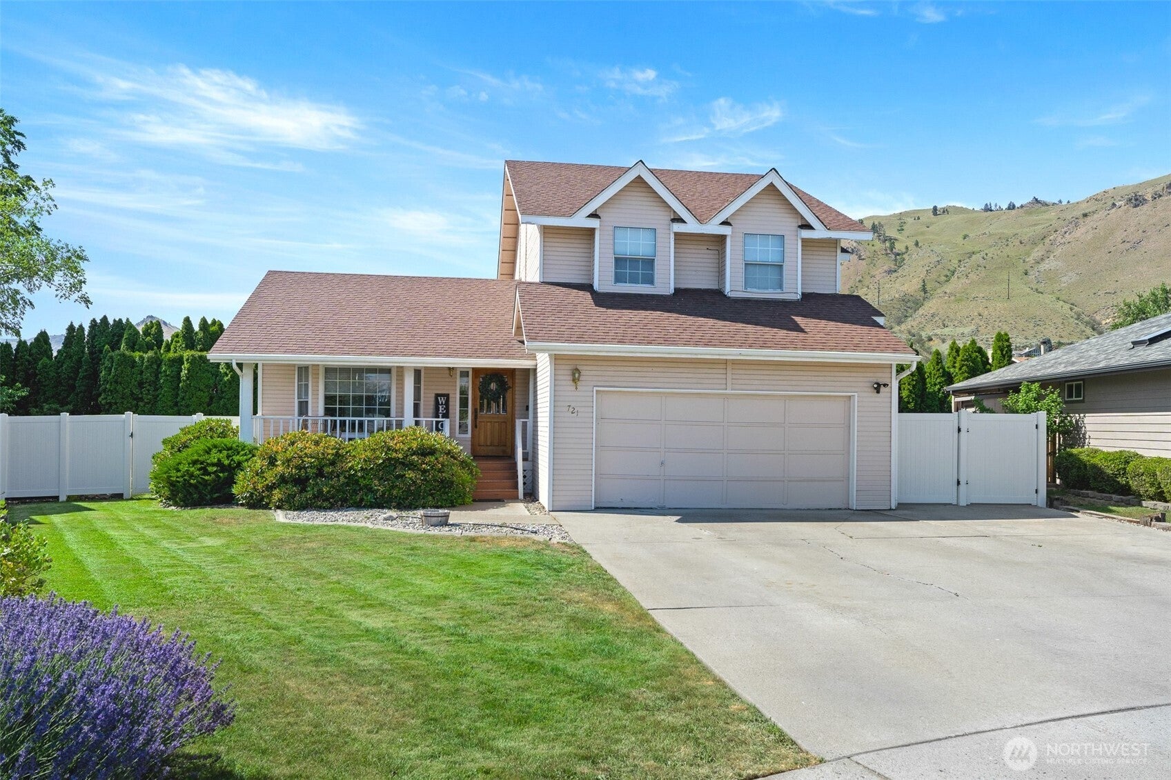 Wenatchee, Washington, 98801, United States, 3 Bedrooms Bedrooms, ,2 BathroomsBathrooms,Residential,For Sale,1939564