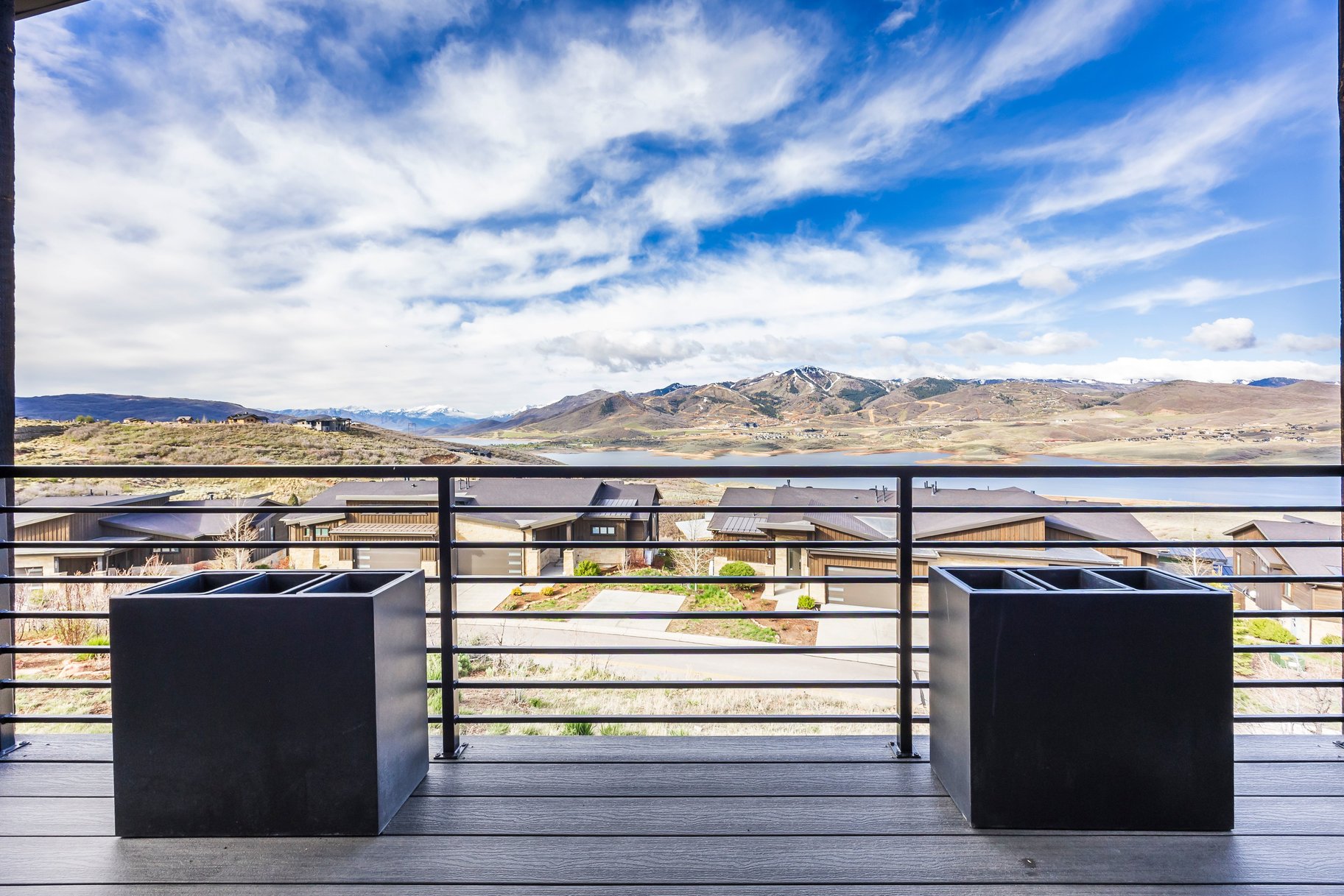  Premium Location at Shoreline with Main Level Master & Unobstructed Views - 物件實景