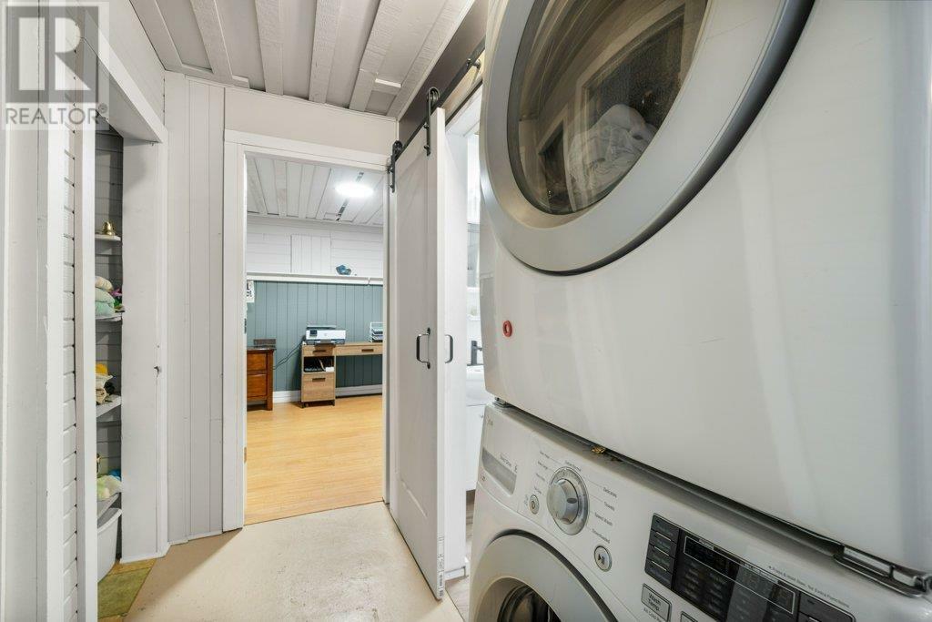 SICAMOUS, British Columbia, V0E 2V0, CA, 4 Bedrooms Bedrooms, ,2 BathroomsBathrooms,Residential,For Sale,1838473