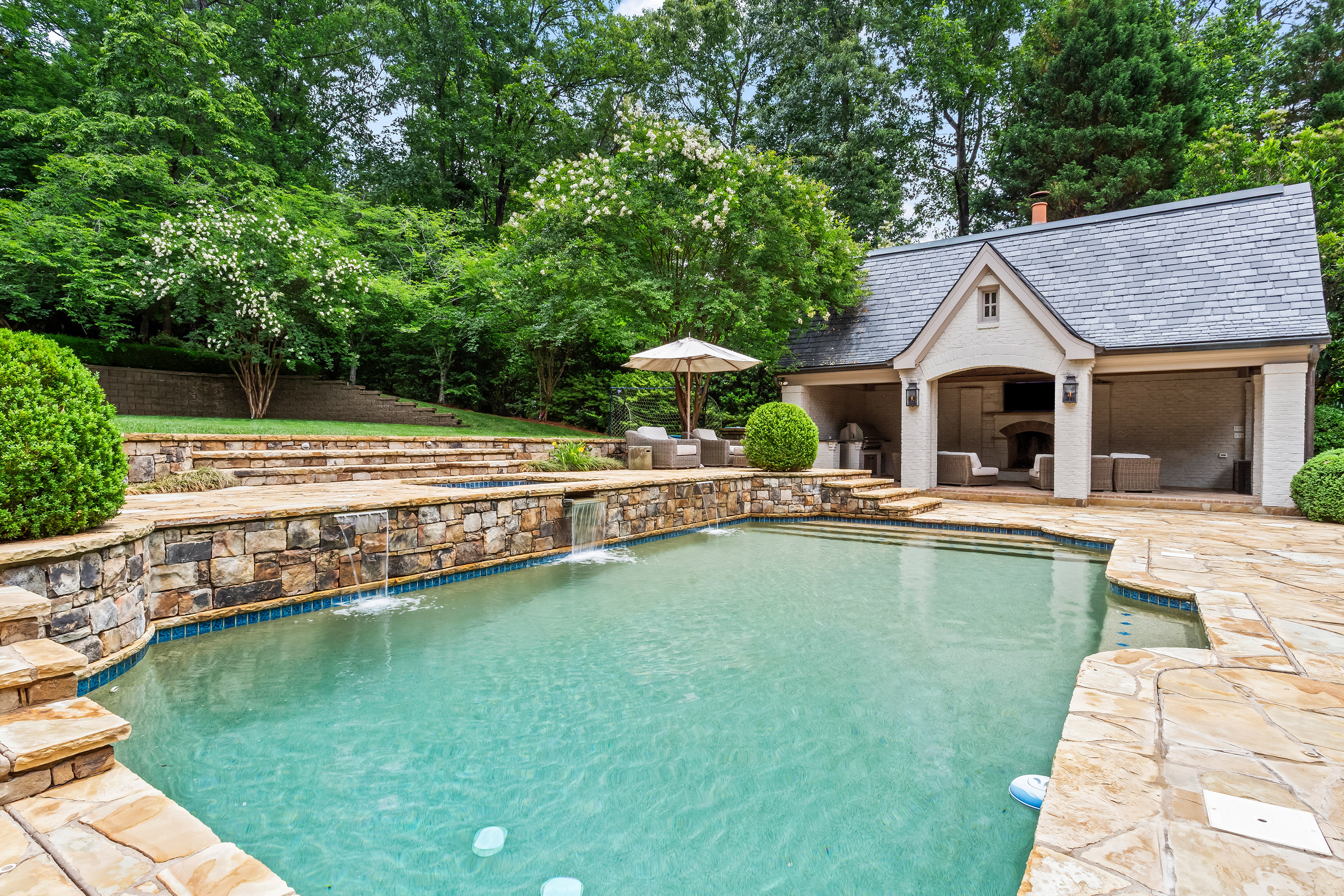  Stunning Custom-designed Home with Exceptional Indoor-Outdoor Living - 物件實景