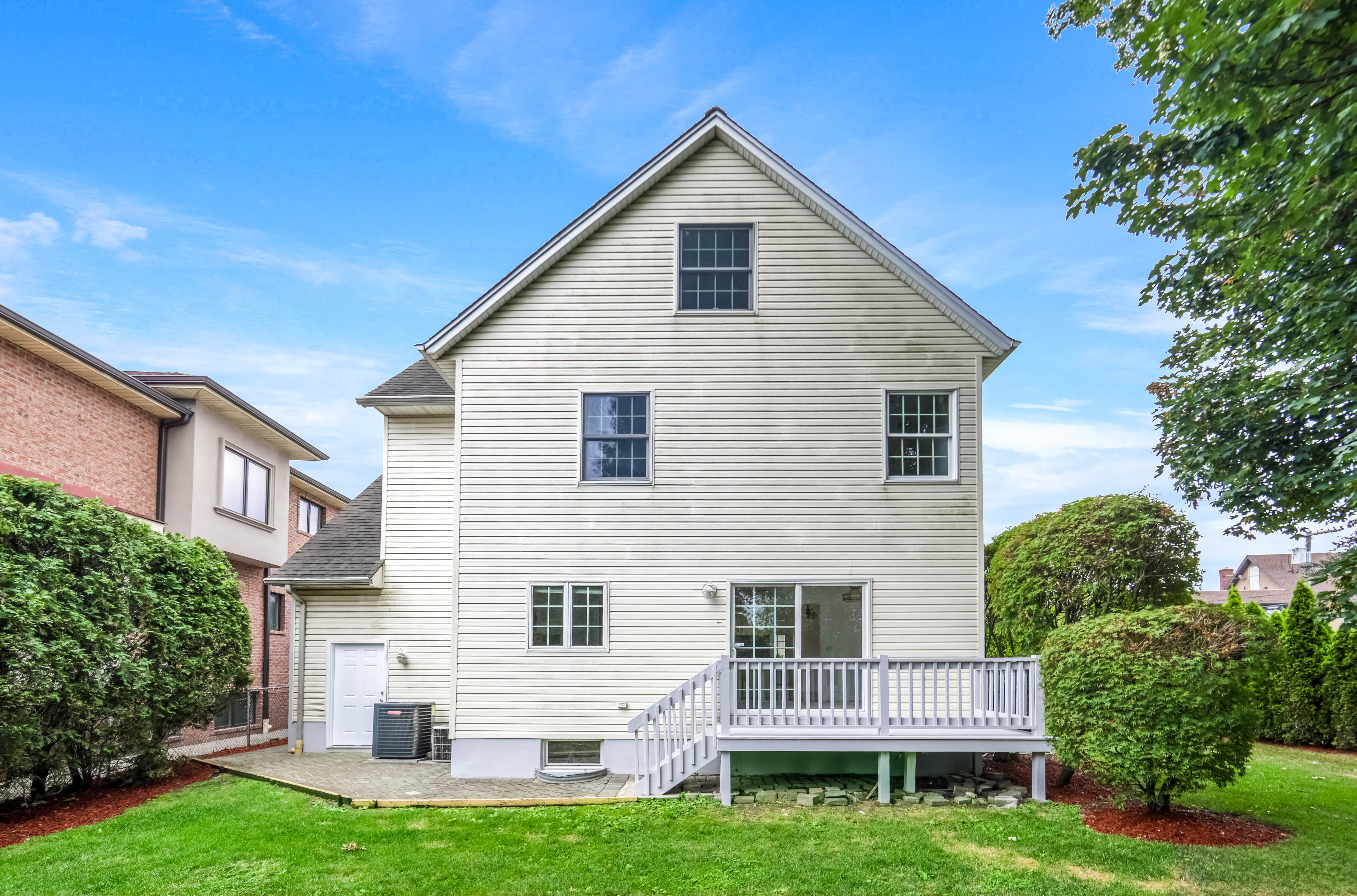 Fort Lee, New Jersey, 07024, United States, 5 Bedrooms Bedrooms, ,4 BathroomsBathrooms,Residential,For Sale,1981309