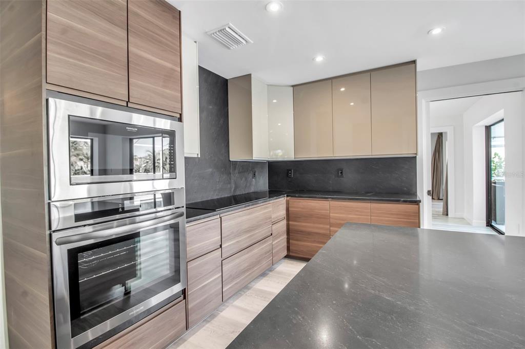 Sarasota, Florida, 34231, United States, 3 Bedrooms Bedrooms, ,2 BathroomsBathrooms,Residential,For Sale,1988164