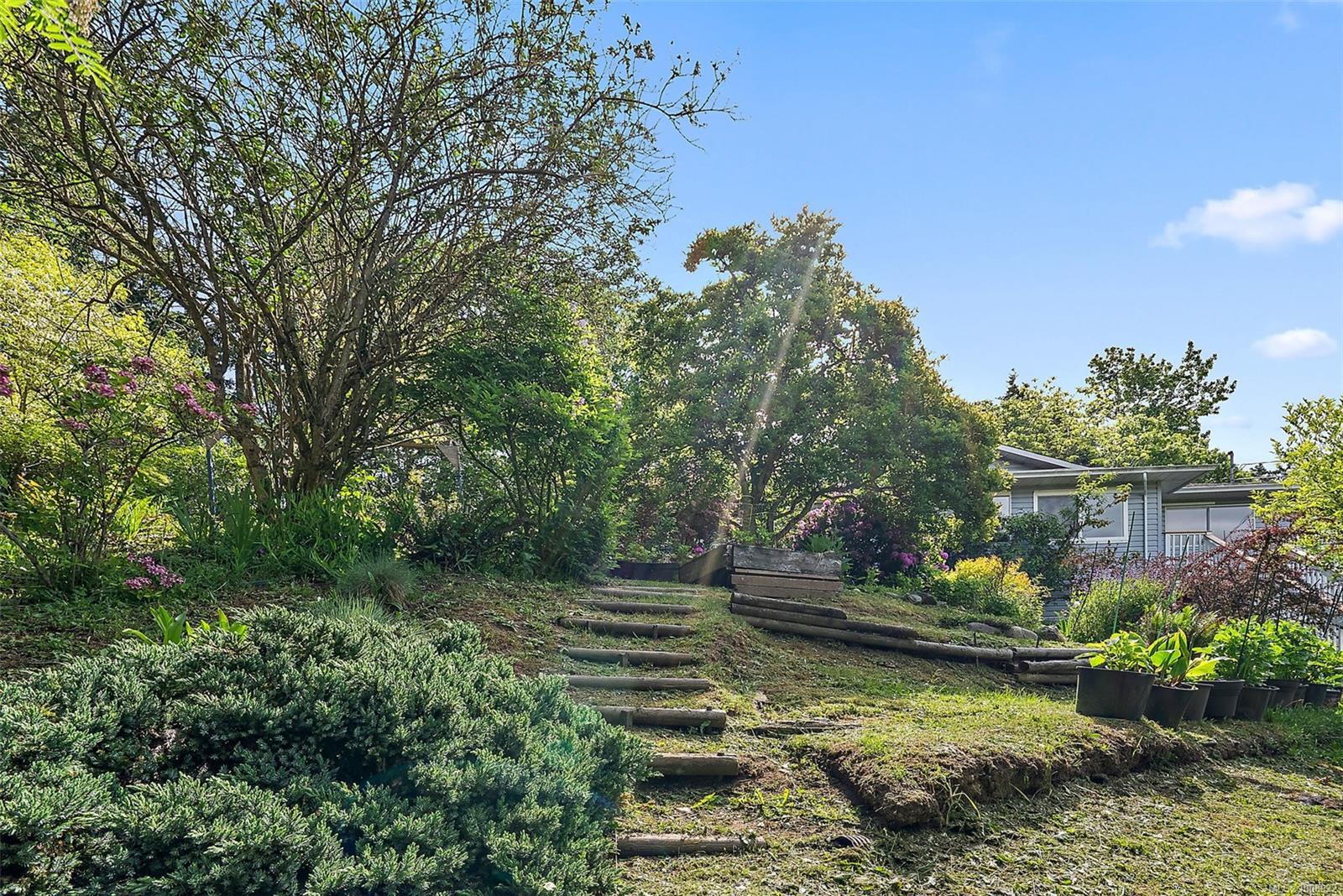 SAANICH, British Columbia, V8Z 3G7, CA, 3 Bedrooms Bedrooms, ,Residential,For Sale,1946868
