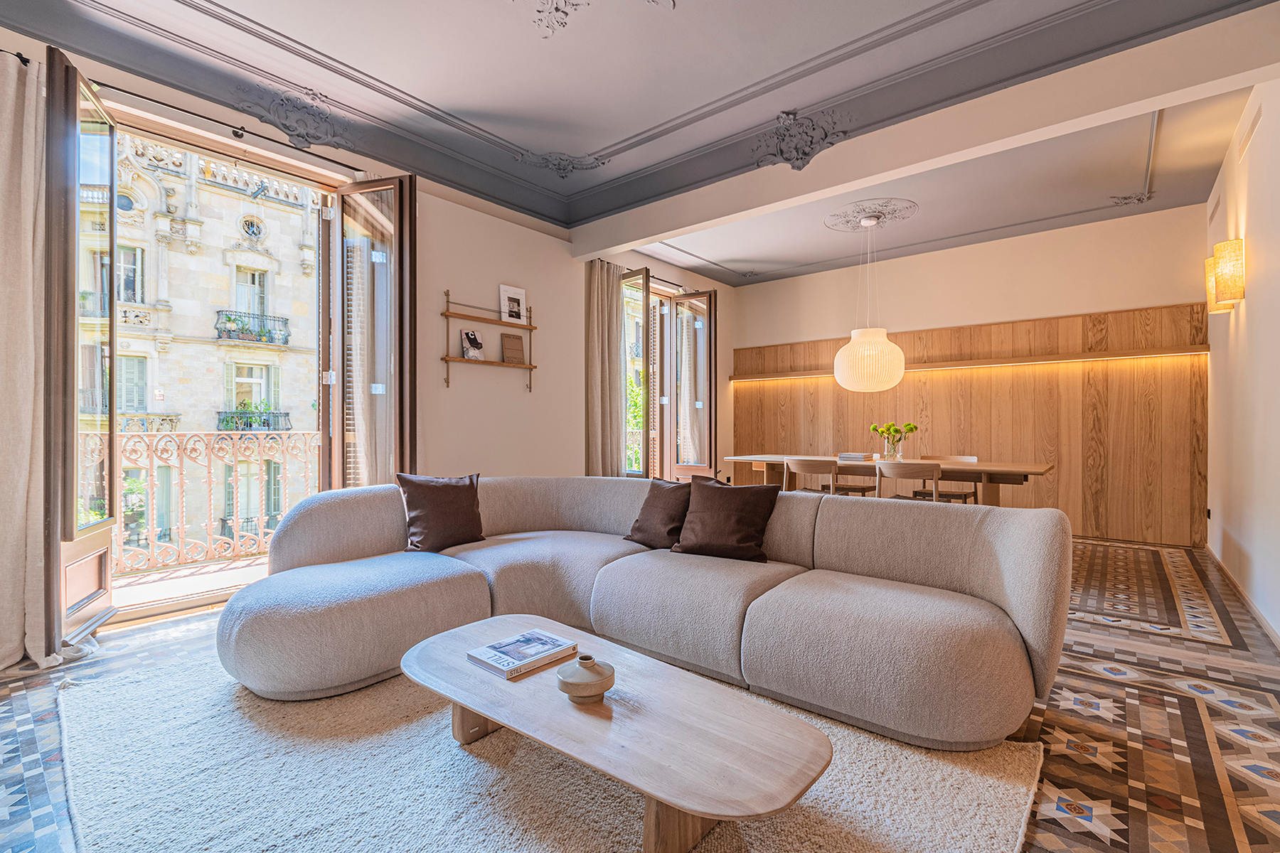 Modernist flat in Eixample with premium finishes in the Quadrat d