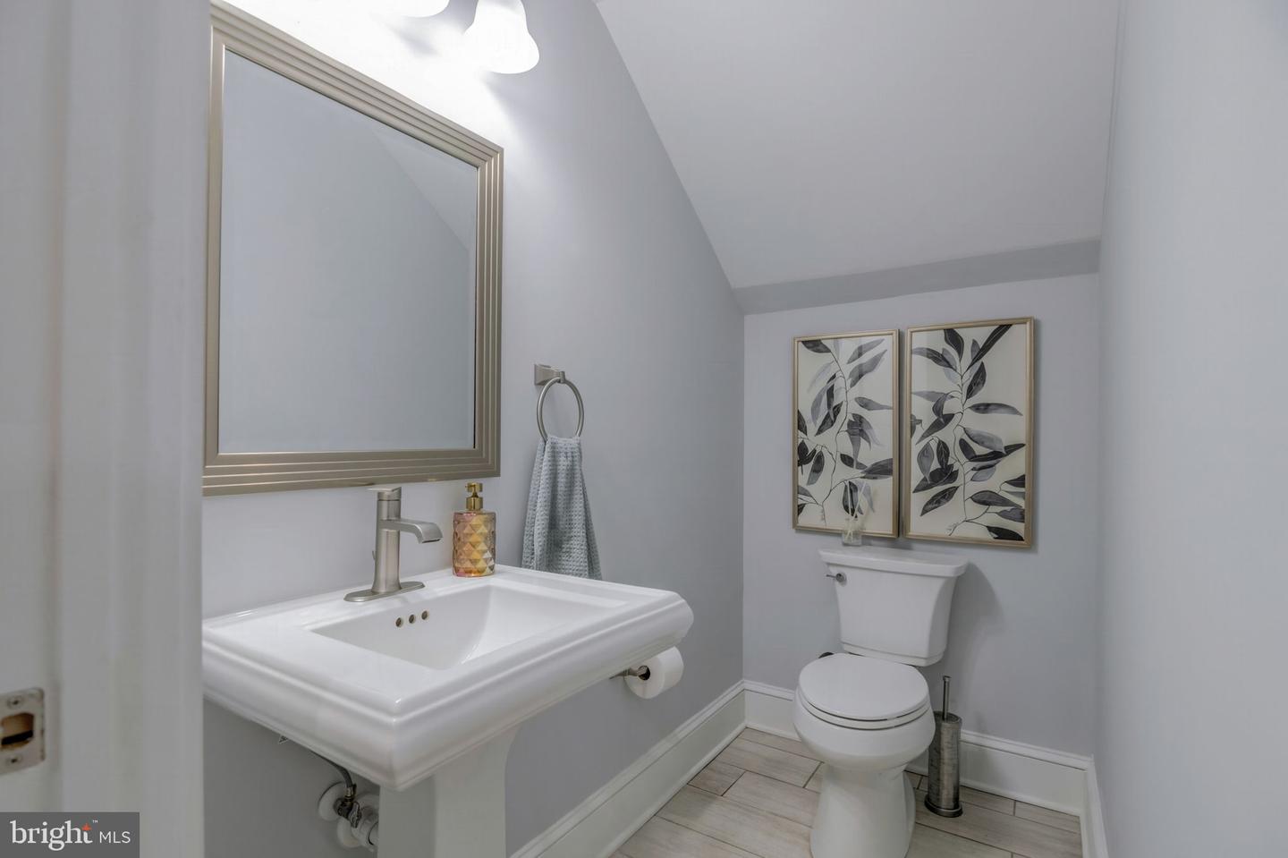 Fairfax, Virginia, 22030, United States, 6 Bedrooms Bedrooms, ,7 BathroomsBathrooms,Residential,For Sale,1997396