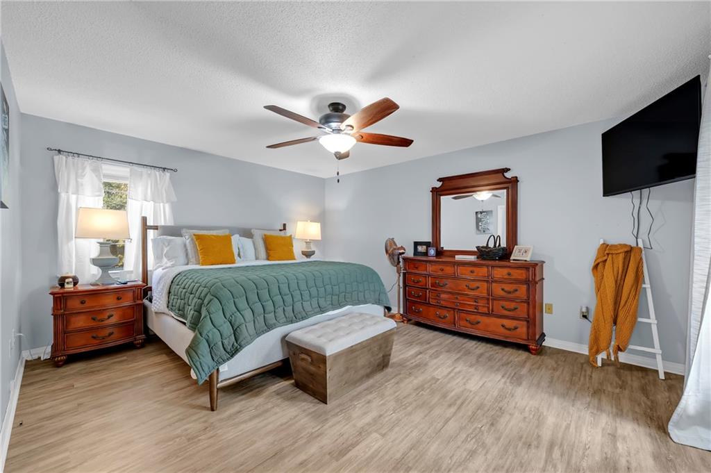 Grand Bay, Alabama, 36541, United States, 5 Bedrooms Bedrooms, ,3 BathroomsBathrooms,Residential,For Sale,2000990