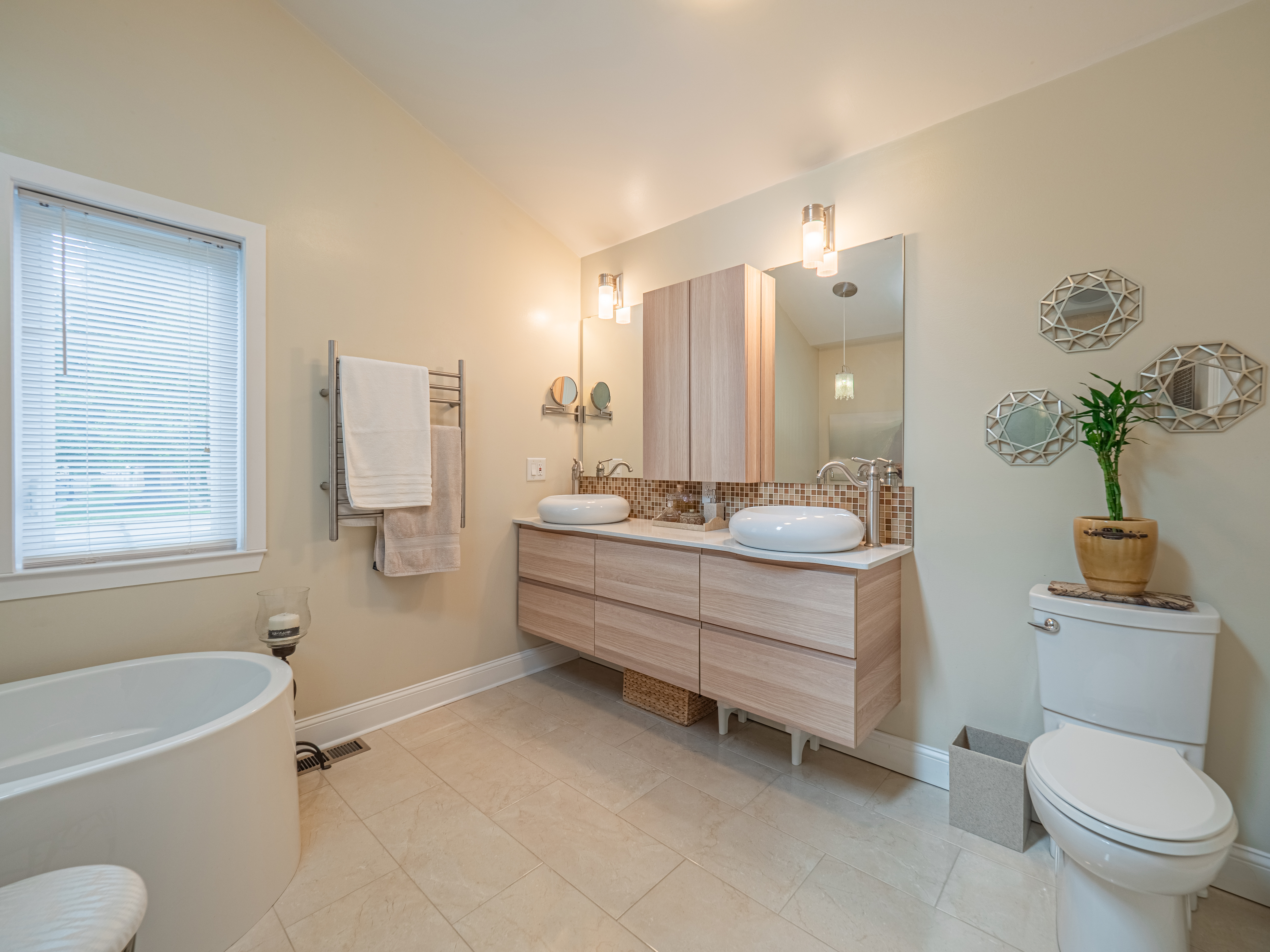 Pennington, New Jersey, 08534, United States, 2 Bedrooms Bedrooms, ,3 BathroomsBathrooms,Residential,For Sale,1936854