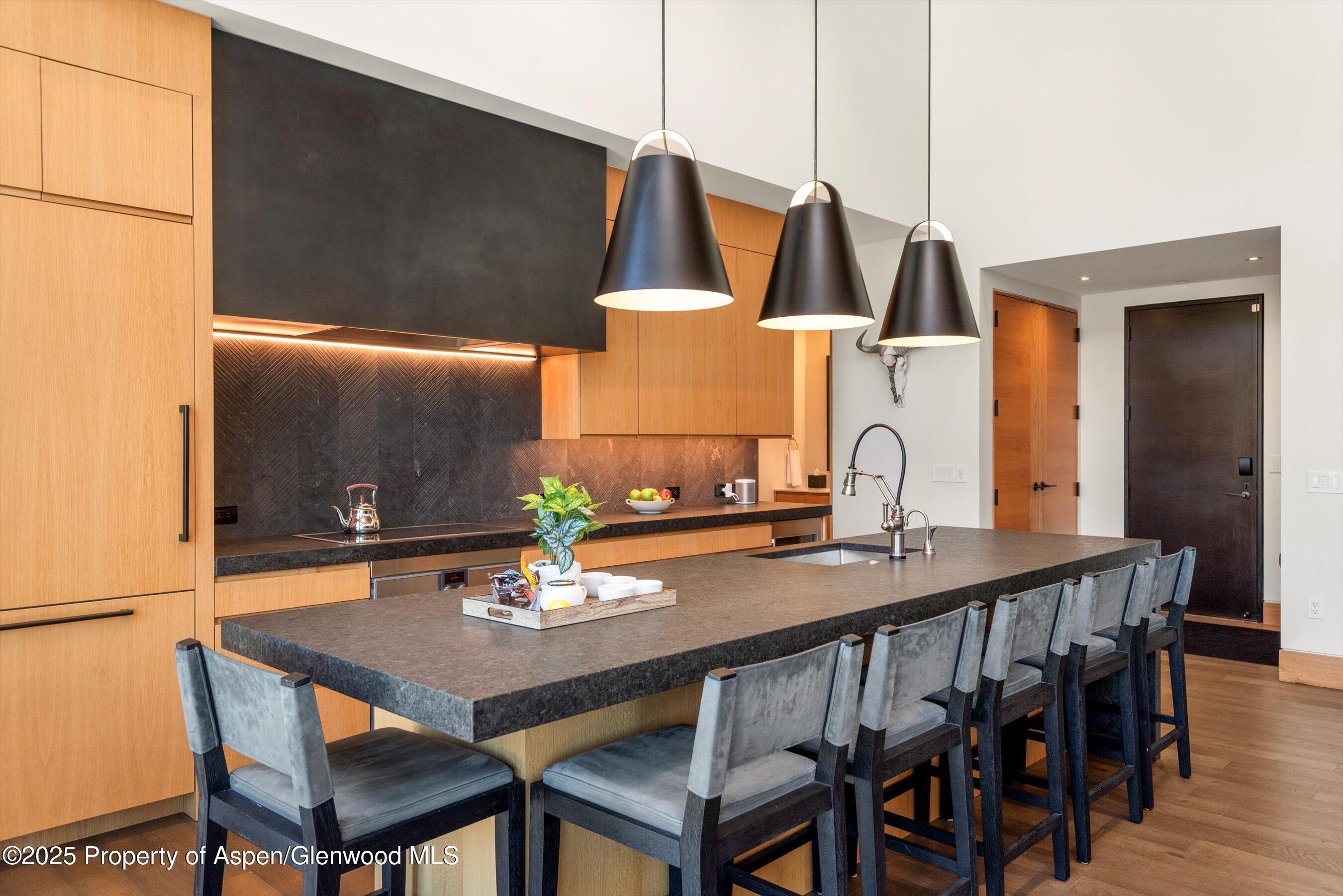 Snowmass Village, Colorado, 81615, United States, 3 Bedrooms Bedrooms, ,3 BathroomsBathrooms,Residential,For Sale,1997105