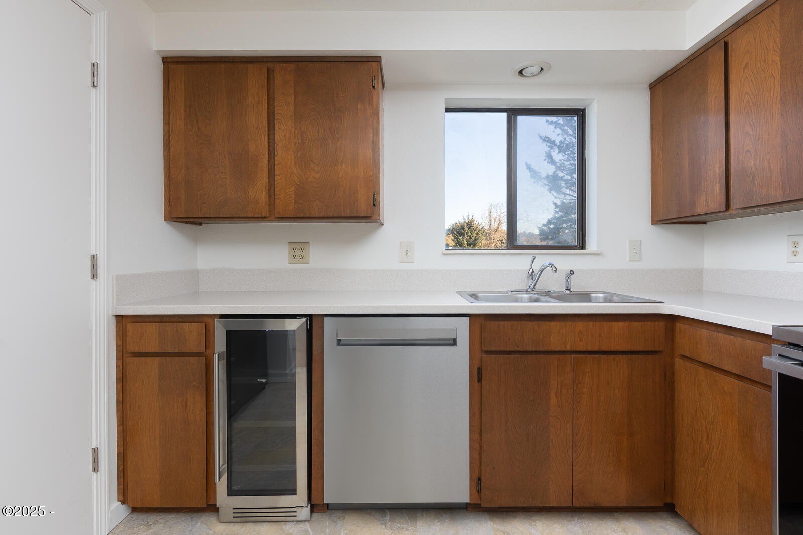 Lincoln City, Oregon, 97367, United States, 2 Bedrooms Bedrooms, ,2 BathroomsBathrooms,Residential,For Sale,1970339