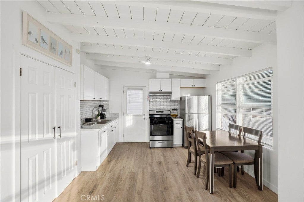 Los Angeles, California, 90063, United States, 2 Bedrooms Bedrooms, ,1 BathroomBathrooms,Residential,For Sale,1990797