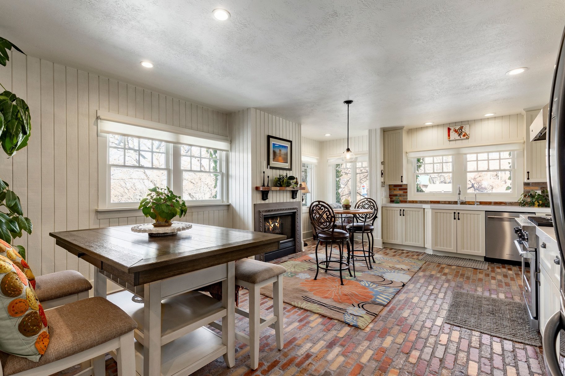  Timeless Bungalow with Enjoyable Outdoor Living - 物件實景