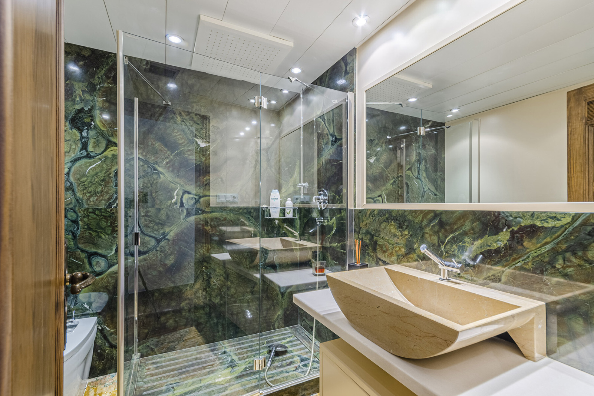  Impressive duplex adjacent to Gaudí