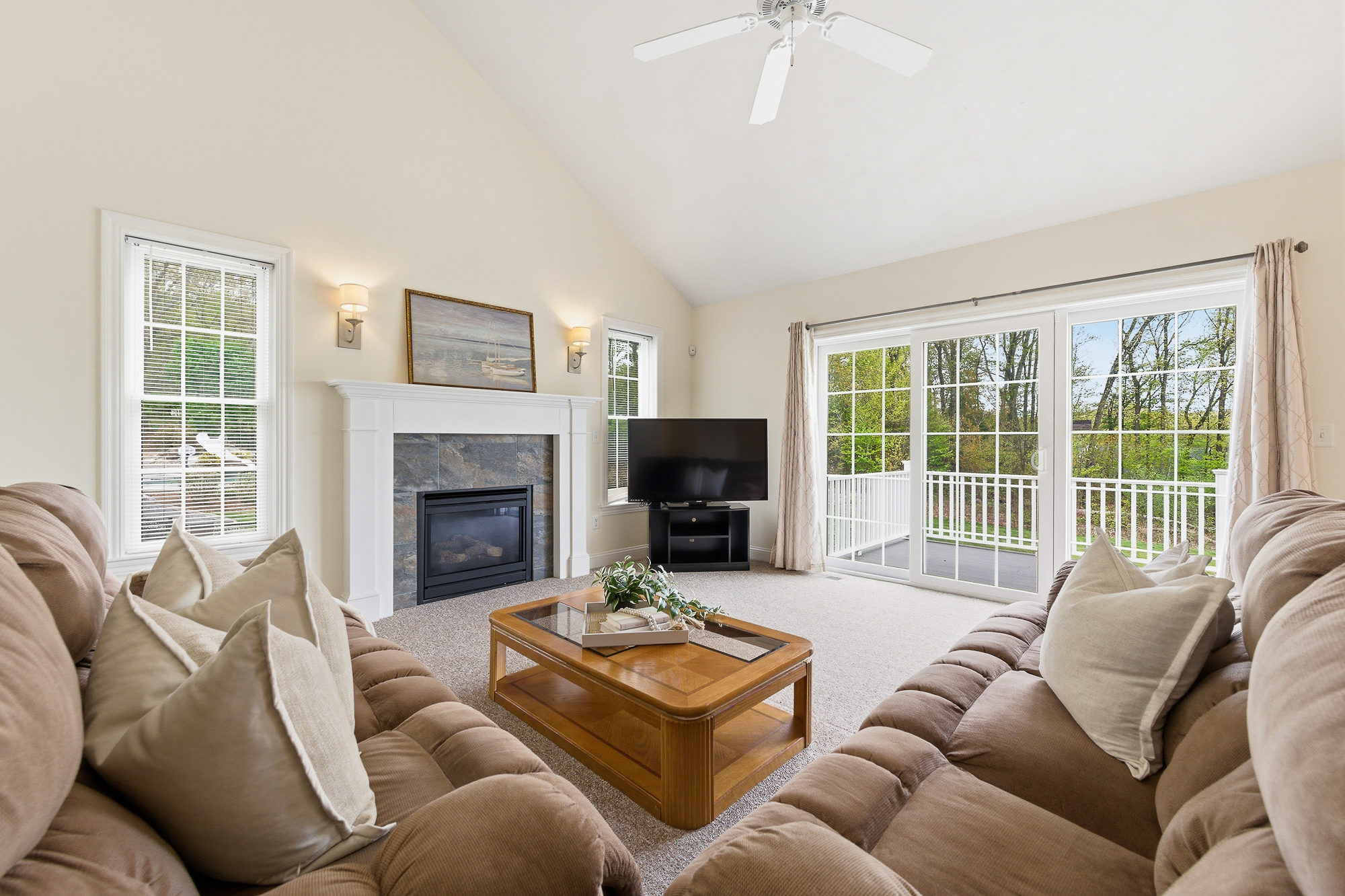  8 Victoria Circle, Shrewsbury, MA 01545 - 物件實景