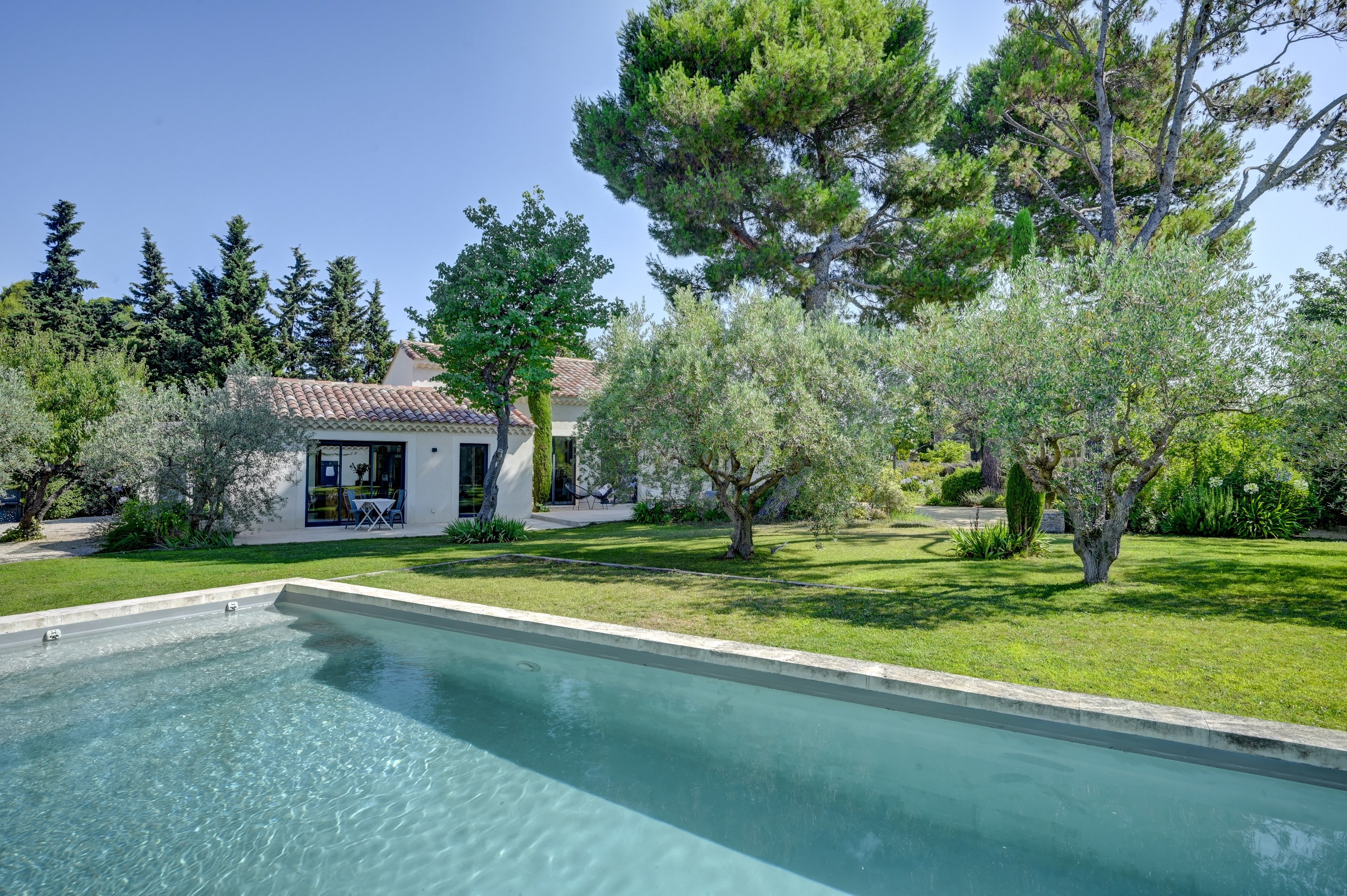  Exclusive. Rare in Eygalières, beautiful renovated house in the village center … - 物件實景