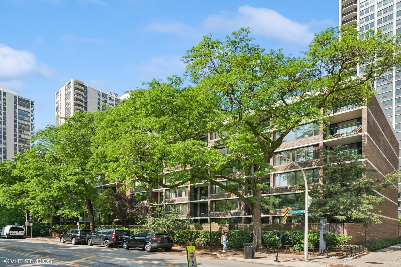 Chicago, Illinois, 60610, United States, 2 Bedrooms Bedrooms, ,2 BathroomsBathrooms,Residential,For Sale,1927209