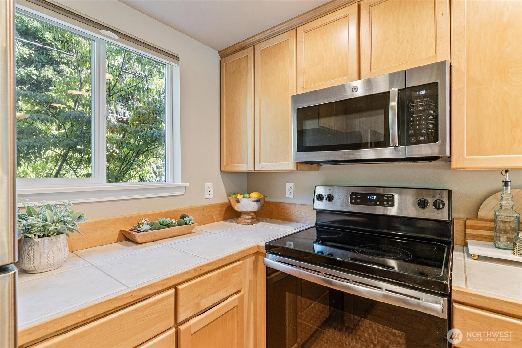 Kenmore, Washington, 98028, United States, 3 Bedrooms Bedrooms, ,2 BathroomsBathrooms,Residential,For Sale,1974587