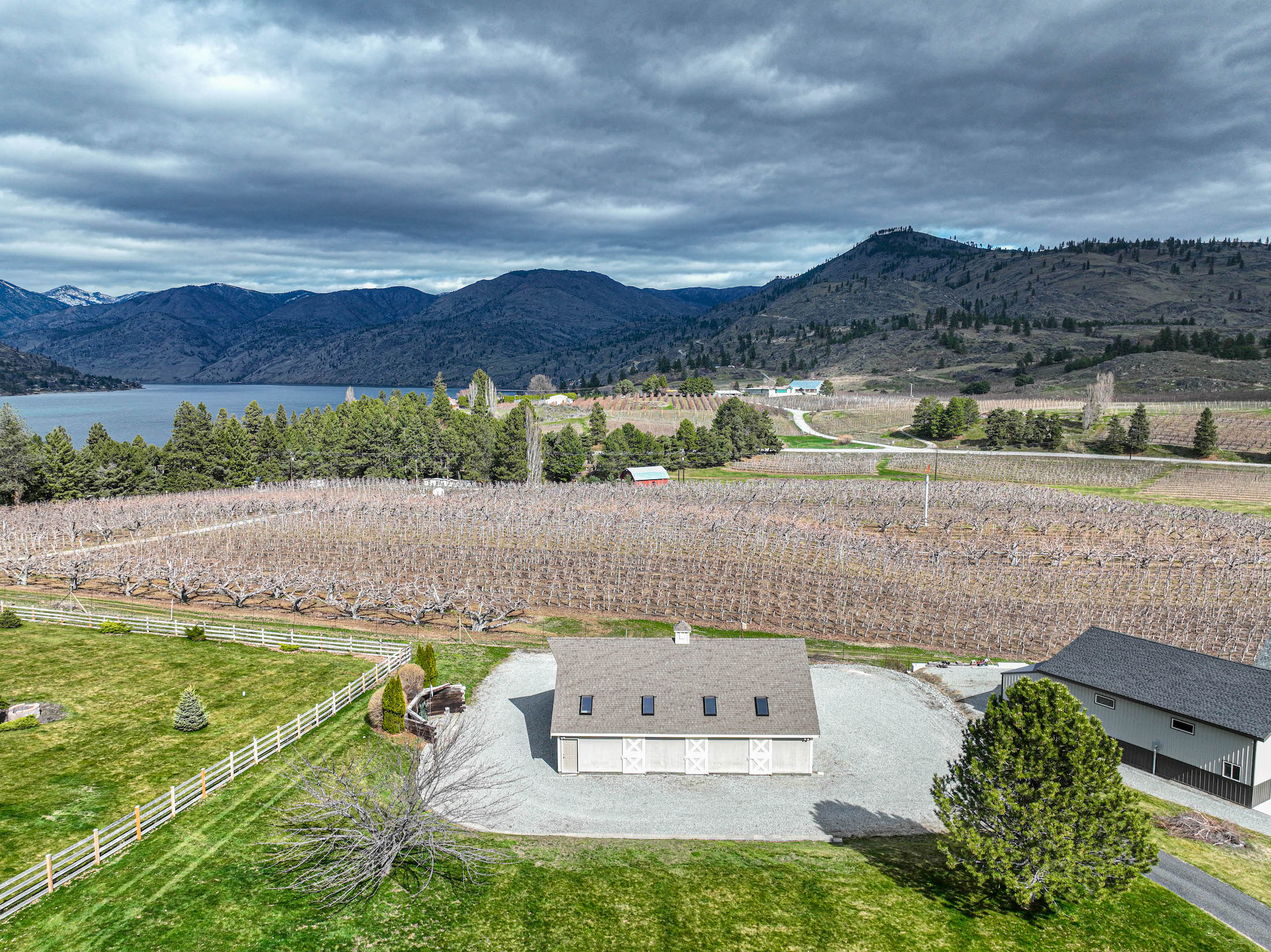 Lake Chelan View Estate with Barn & Acreage - 物件實景