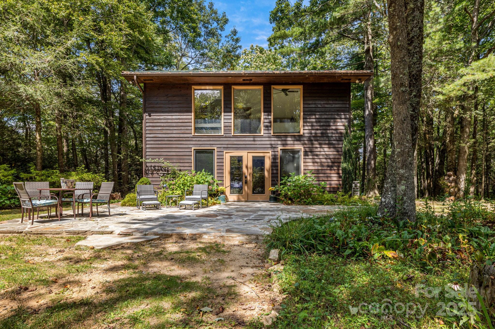 Little Switzerland, North Carolina, 28752, United States, 3 Bedrooms Bedrooms, ,3 BathroomsBathrooms,Residential,For Sale,1949808