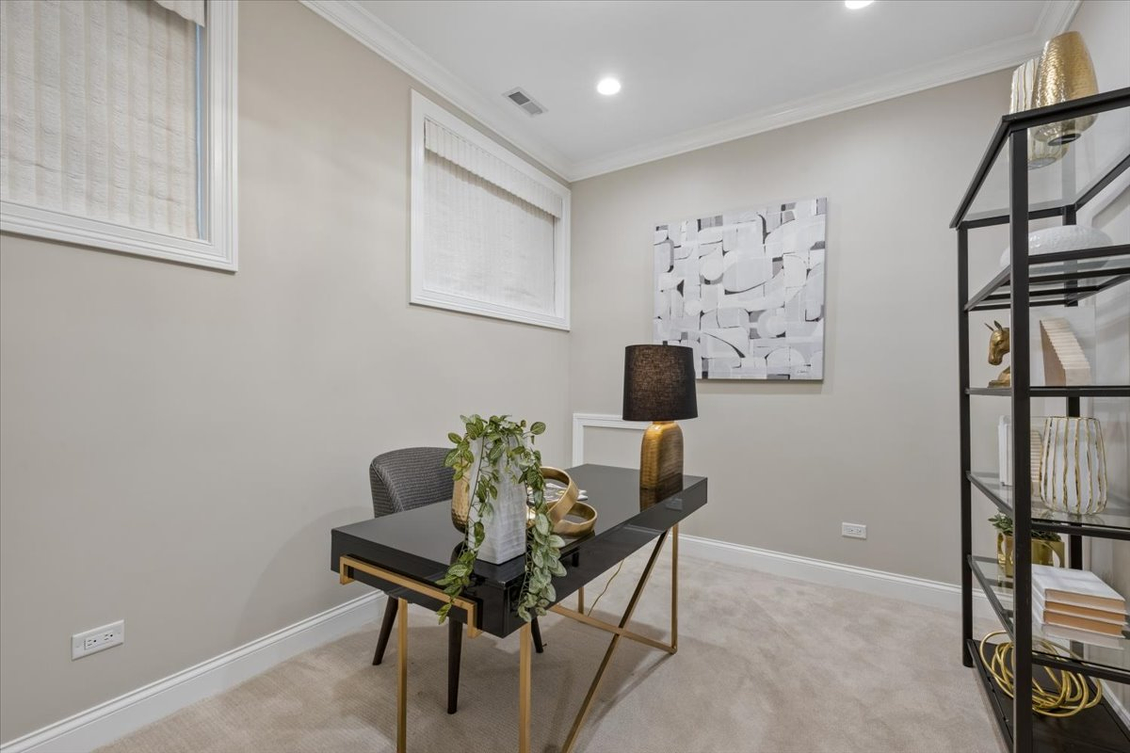  Single-Family Home on a Picturesque, Tree-Lined Street in Lincoln Park - 物件實景