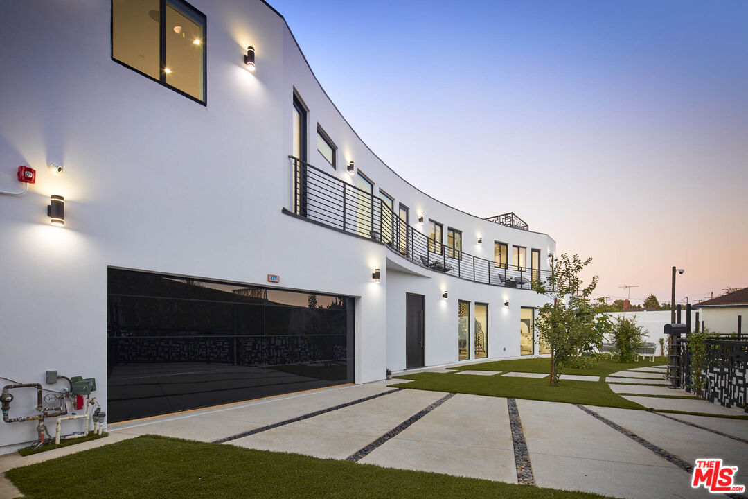 Culver City, California, 90230, United States, 4 Bedrooms Bedrooms, ,7 BathroomsBathrooms,Residential,For Sale,1804248