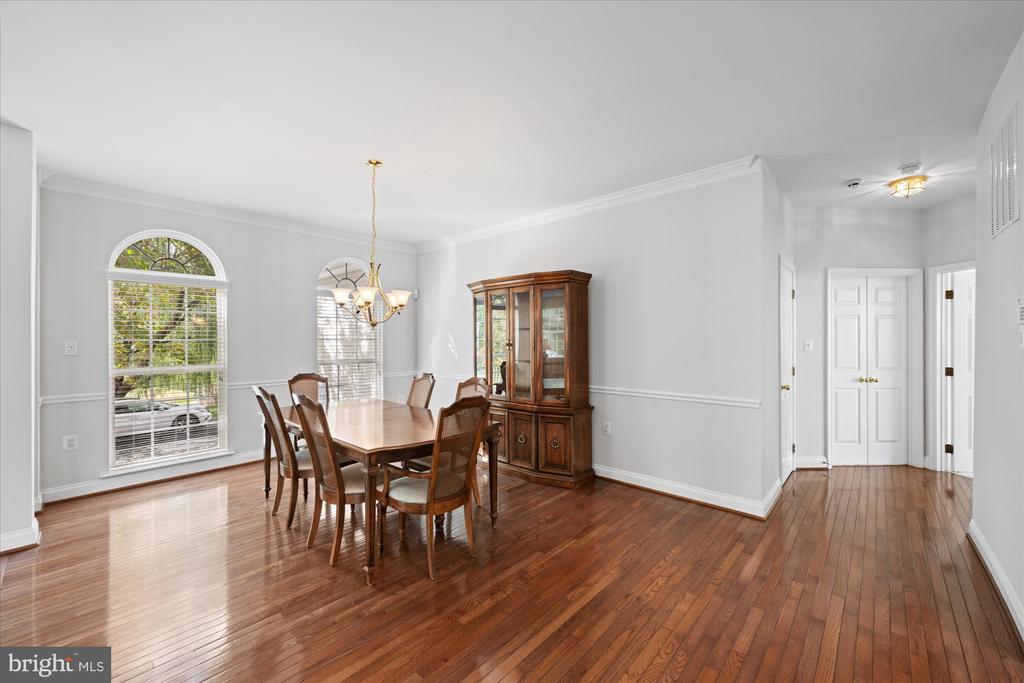 Leesburg, Virginia, 20175, United States, 5 Bedrooms Bedrooms, ,4 BathroomsBathrooms,Residential,For Sale,1987401