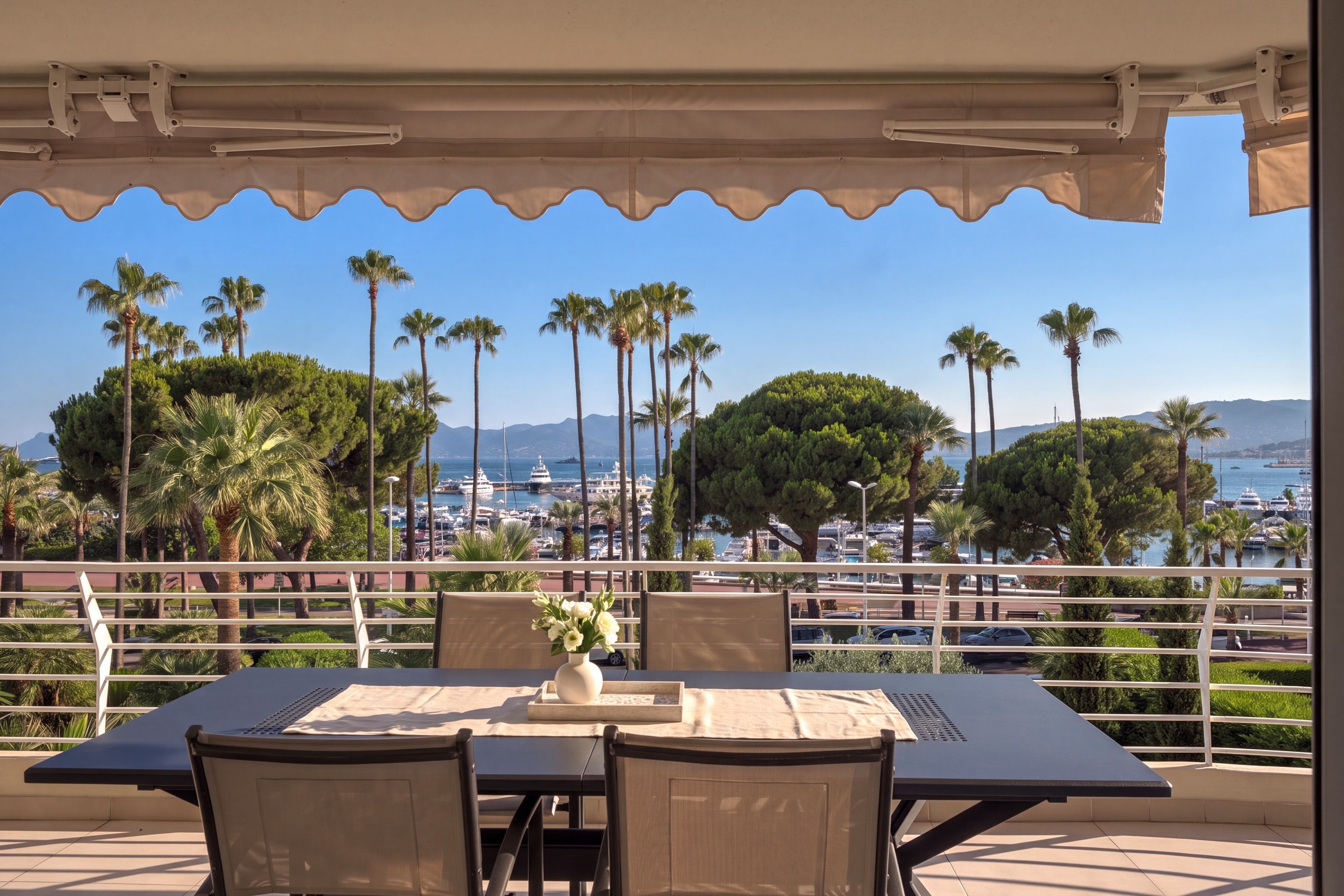  Cannes Croisette, luxury corner apartment for sale, sea views, garage and staff… - 物件實景