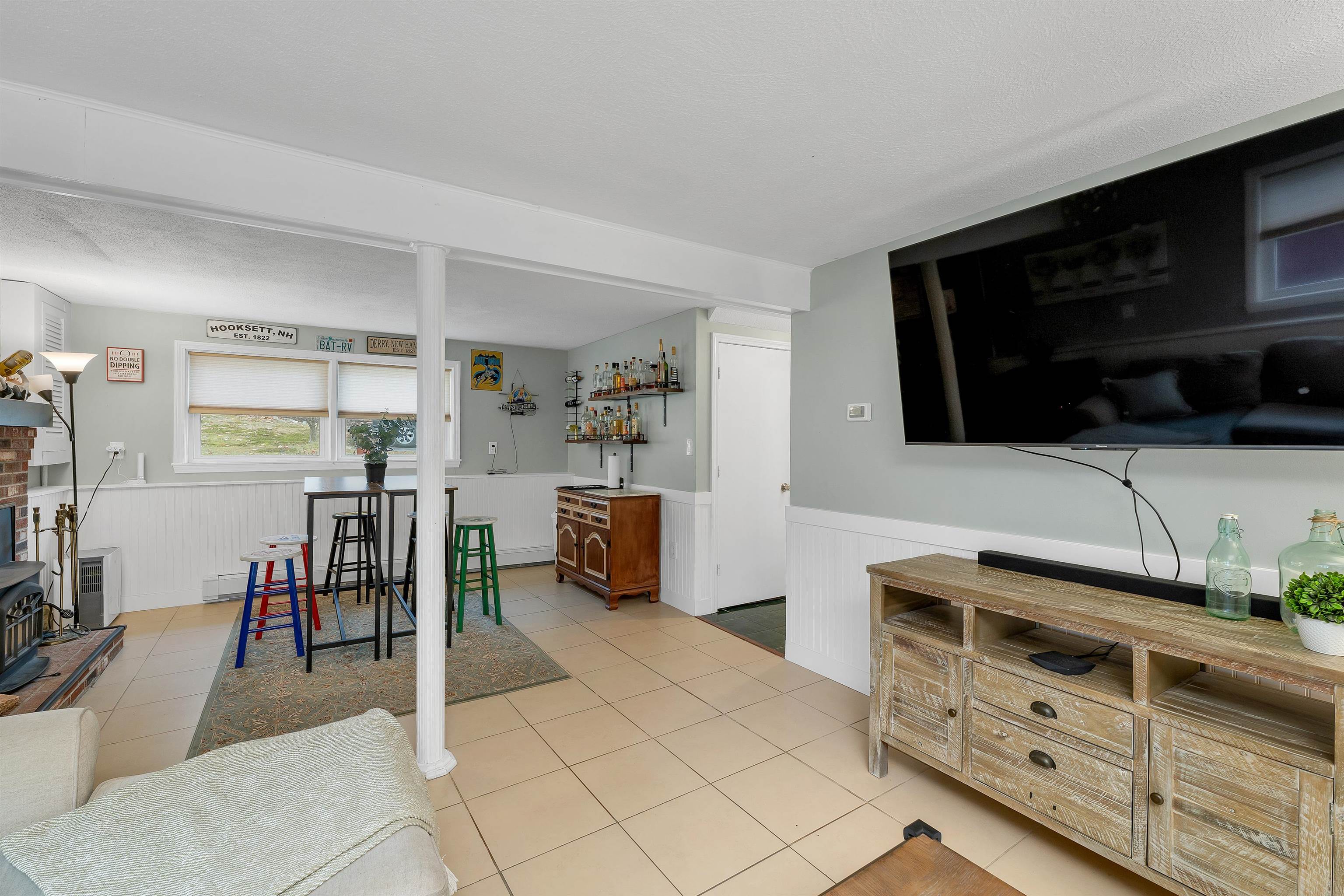 Hooksett, New Hampshire, 03106, United States, 3 Bedrooms Bedrooms, ,2 BathroomsBathrooms,Residential,For Sale,1992104