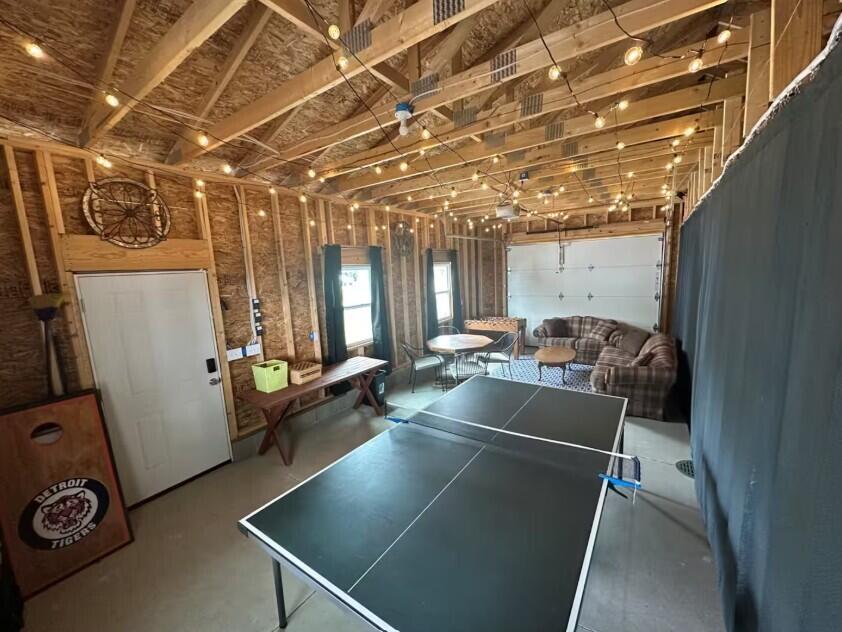 Houghton Lake, Michigan, 48629, United States, 8 Bedrooms Bedrooms, ,4 BathroomsBathrooms,Residential,For Sale,1990412