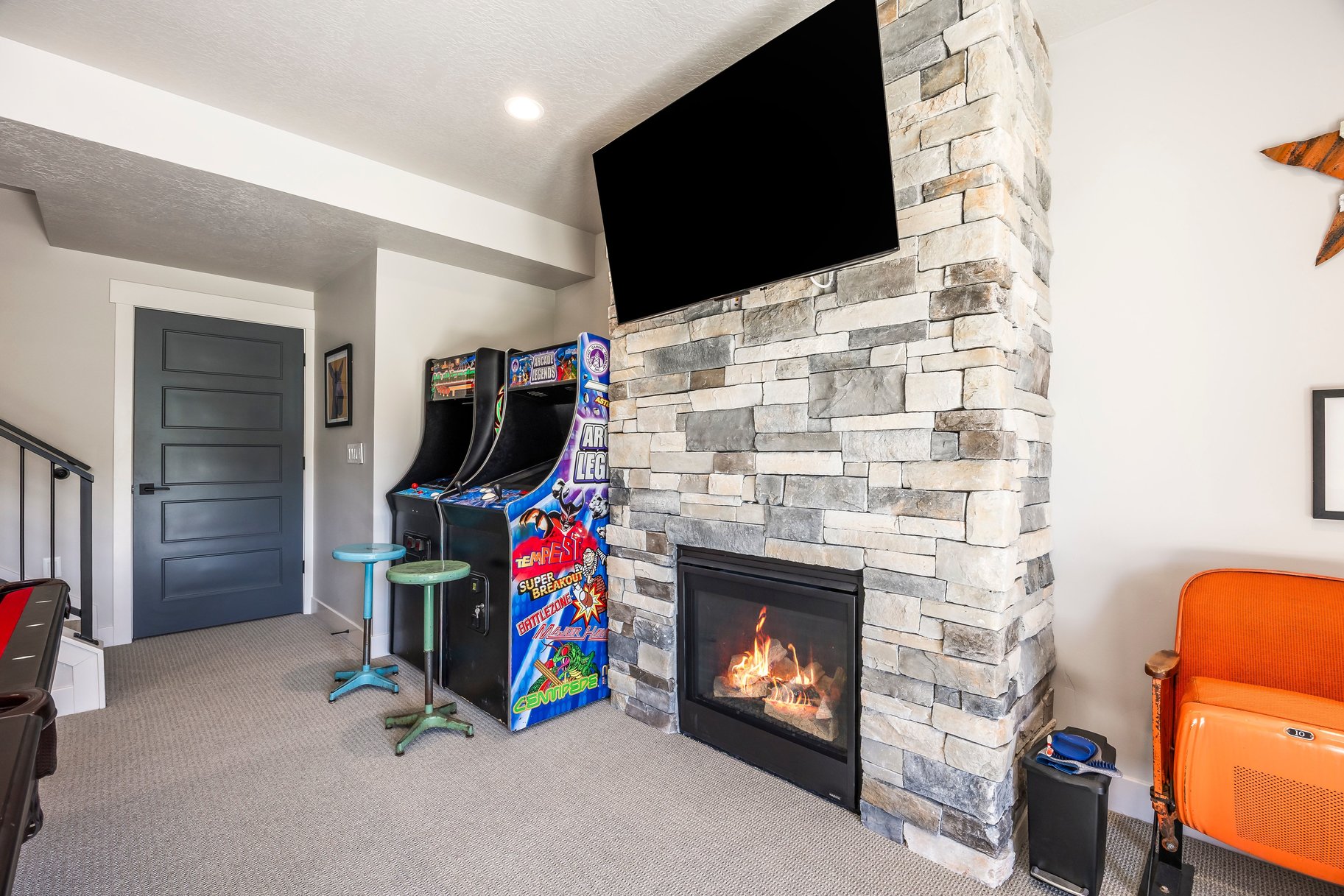  Mountain Views, Open Space & Finished Walkout Basement - 物件實景