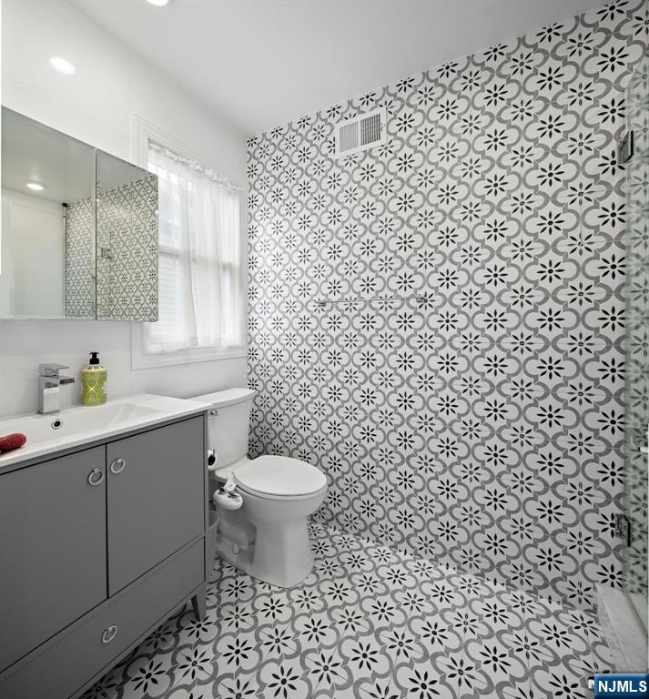 Jersey City, New Jersey, 07307, United States, 3 Bedrooms Bedrooms, ,2 BathroomsBathrooms,Residential,For Sale,1867337